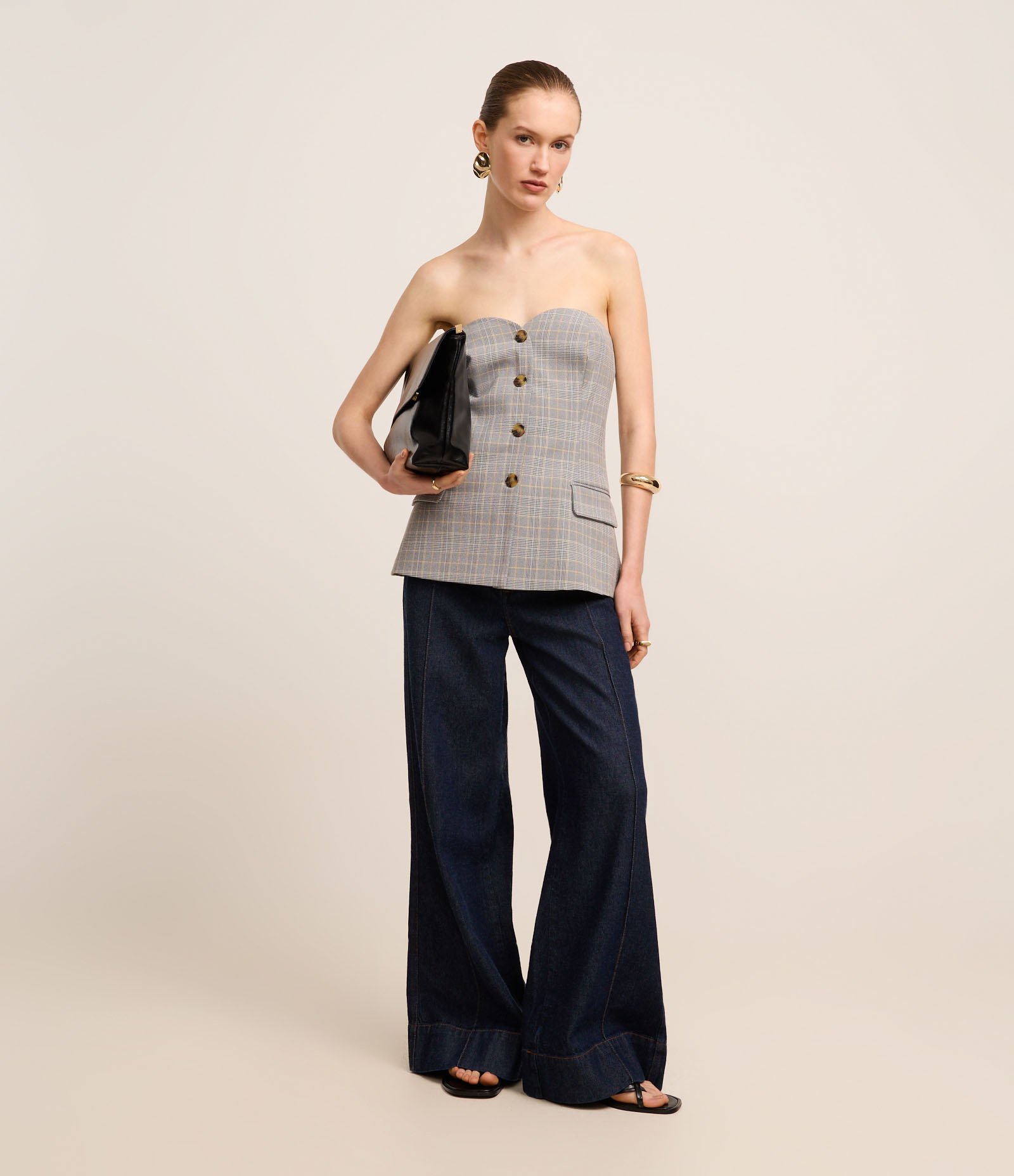 Blusa Colete Alfaiatada Xadrez com Decote Coração Cinza 4