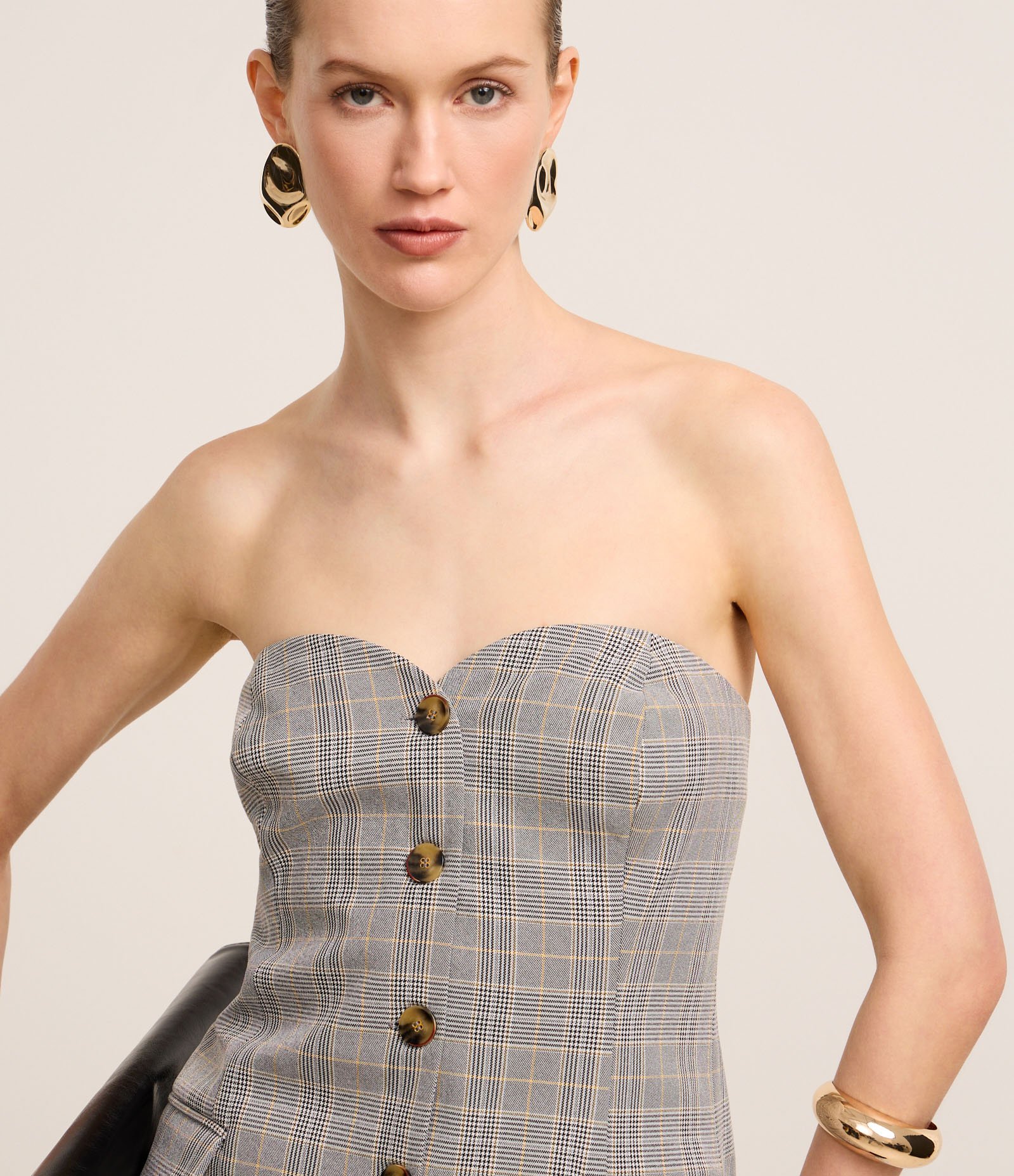 Blusa Colete Alfaiatada Xadrez com Decote Coração Cinza 5