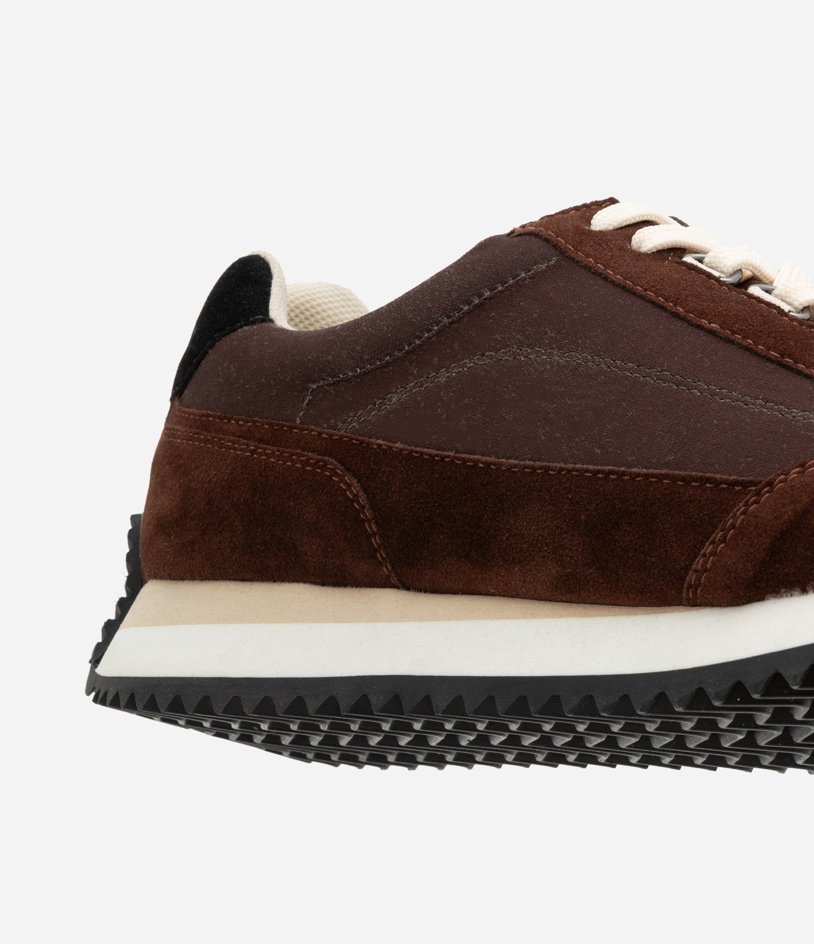 Tênis Jogging em Material Sintético com Detalhes Contrastantes Marrom 4