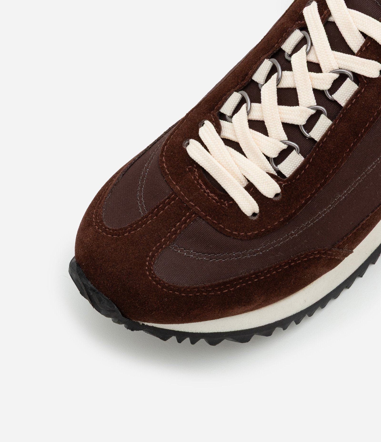 Tênis Jogging em Material Sintético com Detalhes Contrastantes Marrom 5