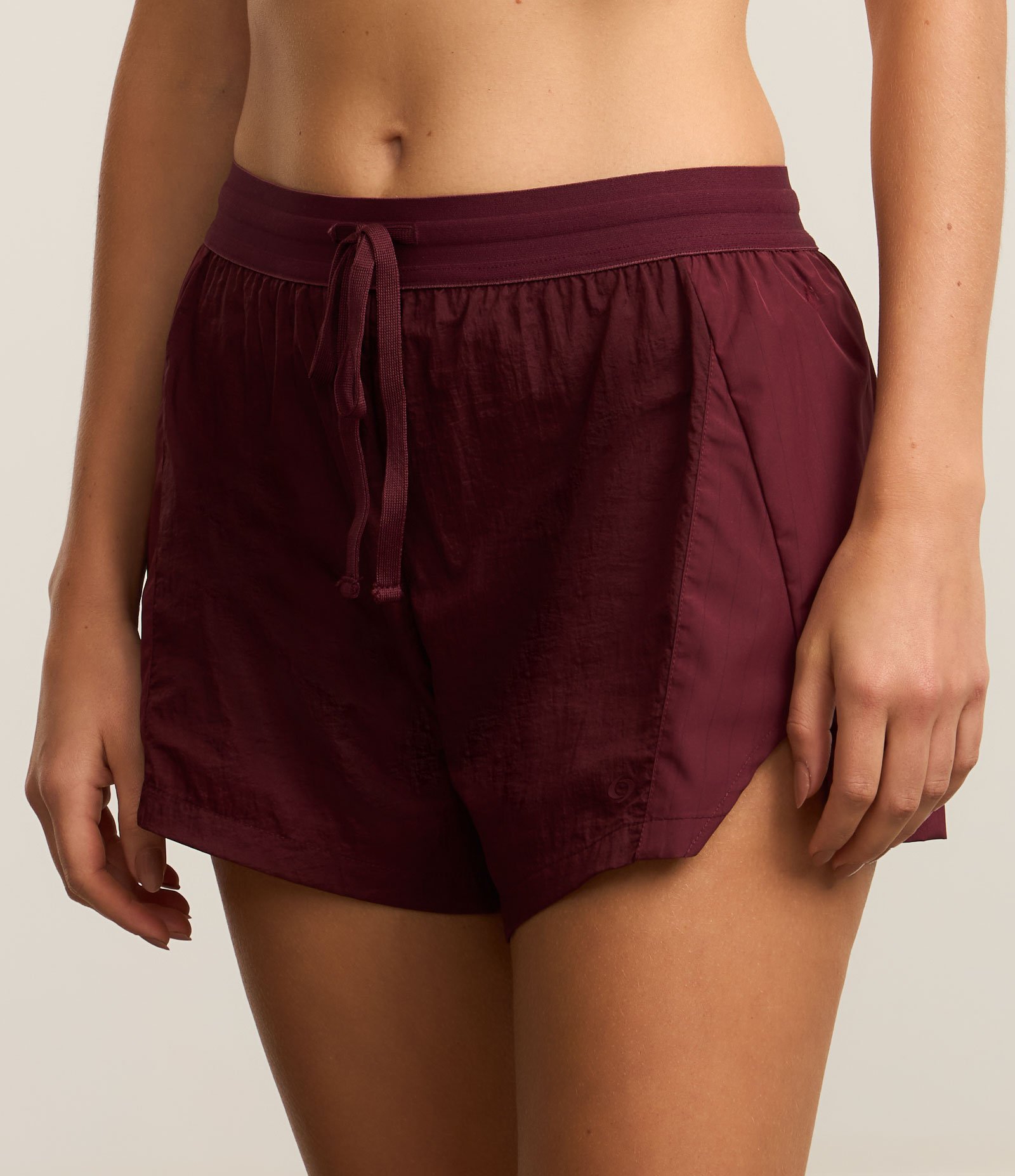Short Runner Esportivo com Fio Refletivo Bordô 2