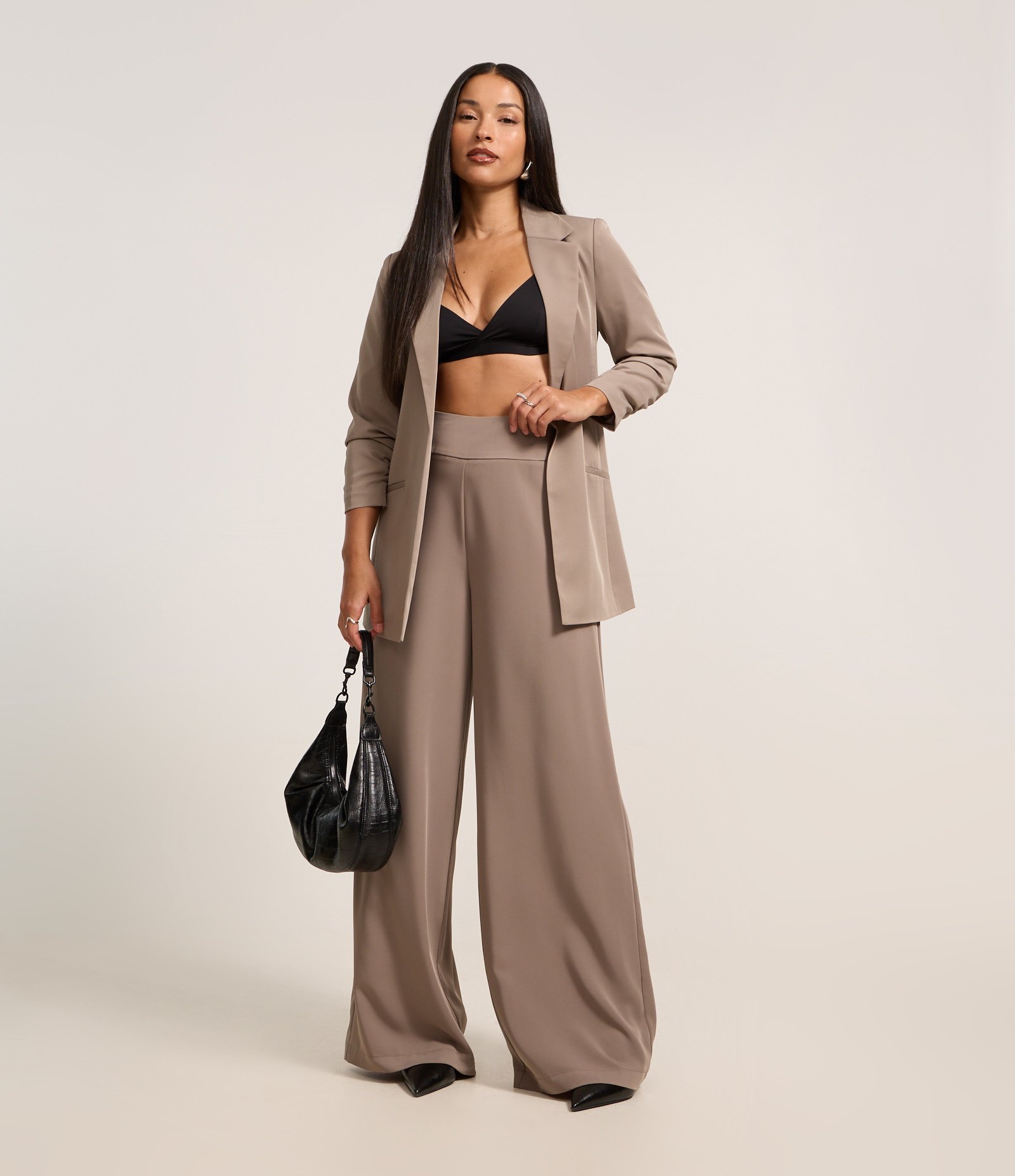 Calça Pantalona em Crepe com Pences Cinza 1