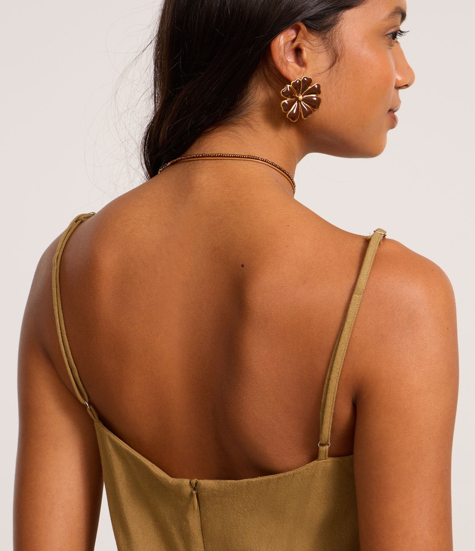 Vestido Curto em Crepe com Detalhe Ondulado no Busto Verde 4