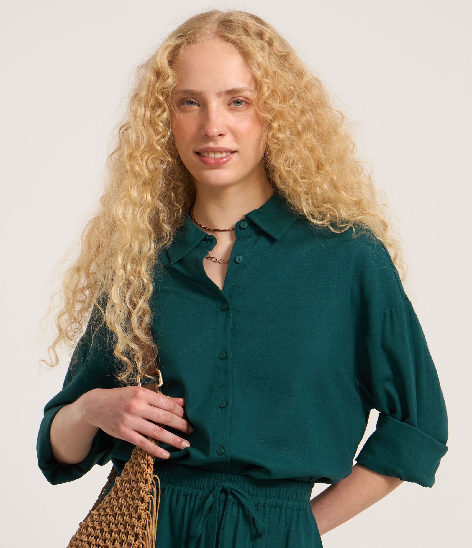 Camisa Alongada em Viscose e Linho com Botões Verde 4