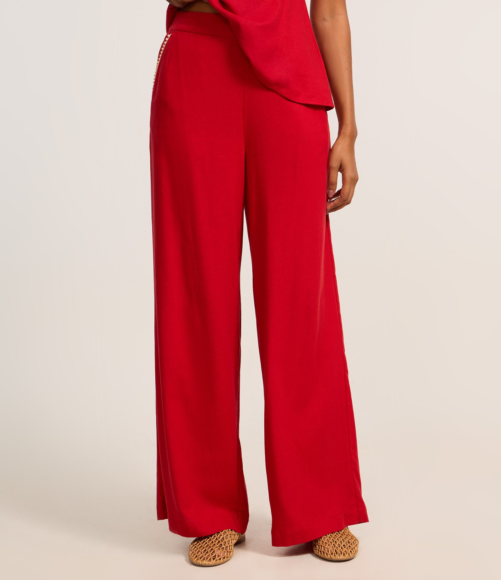 Calça Pantalona em Viscolinho com Bolinhas nos Bolso Vermelho 3