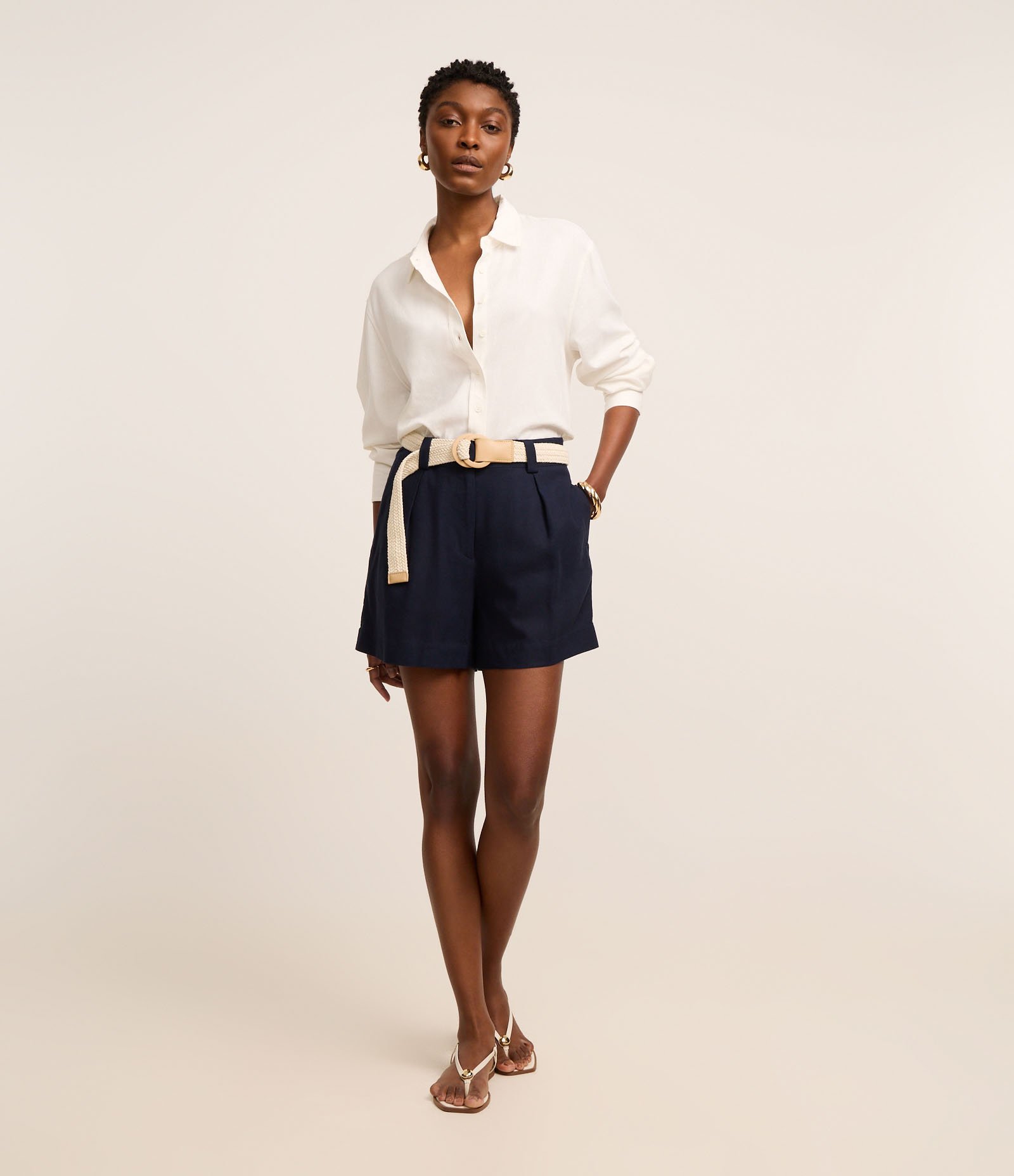 Short em Viscolinho com Cinto de Ráfia Azul 1