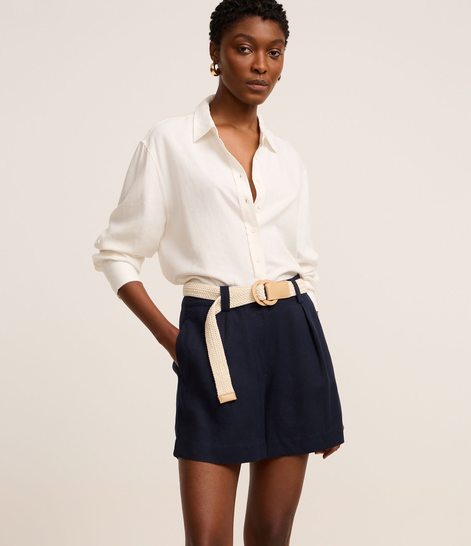 Short em Viscolinho com Cinto de Ráfia Azul 2