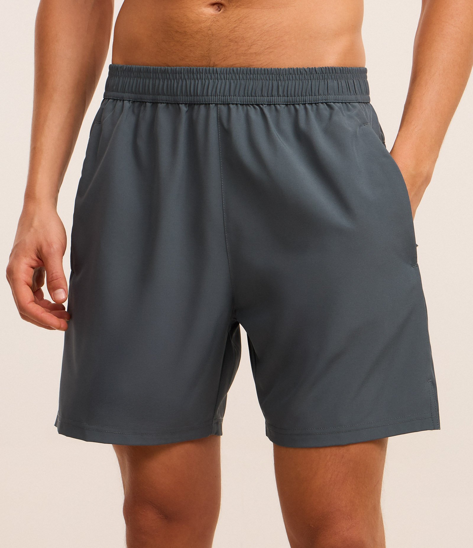 Bermuda Esportiva com Estampa Localizada Refletiva Azul 2