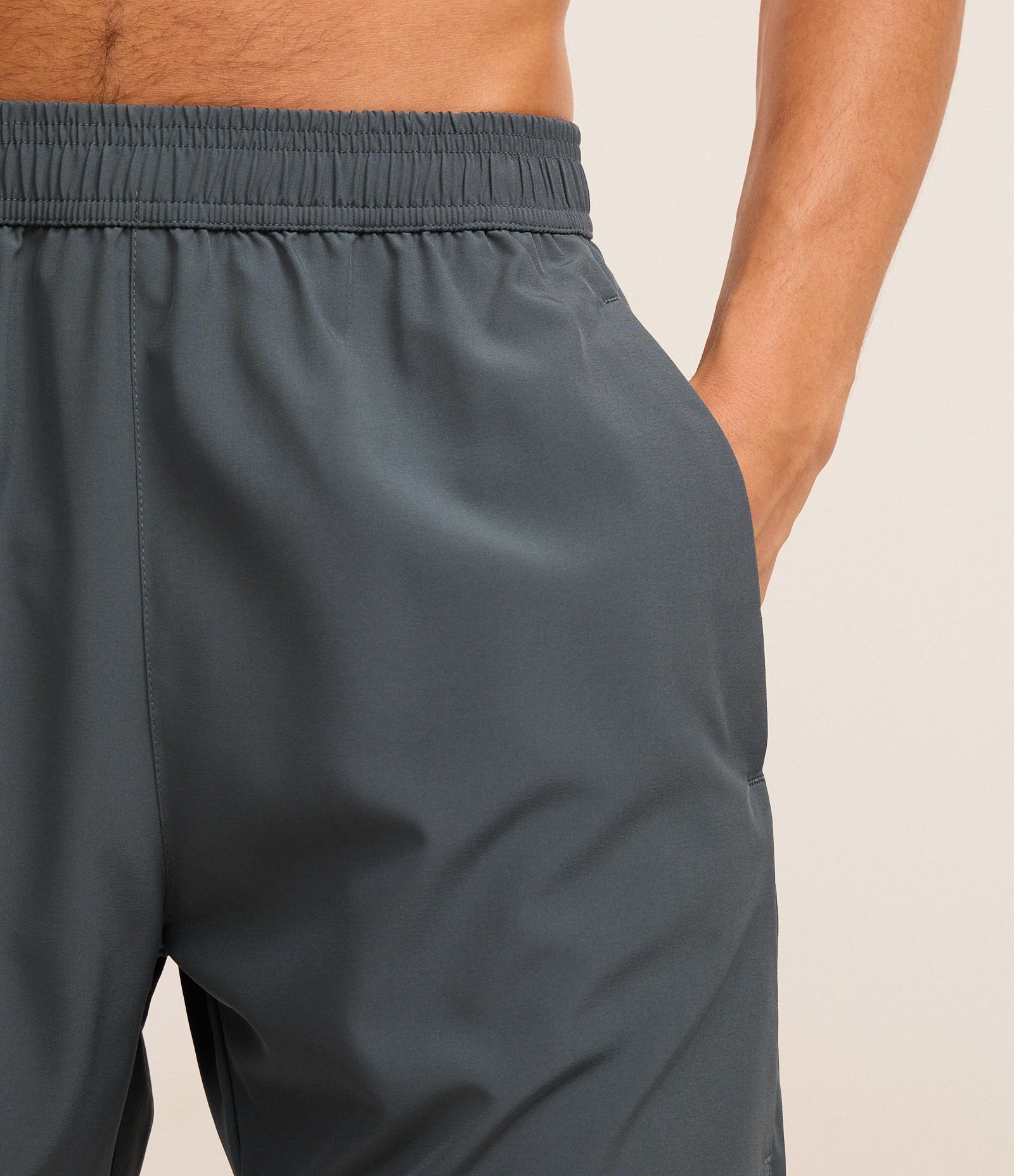 Bermuda Esportiva com Estampa Localizada Refletiva Azul 5