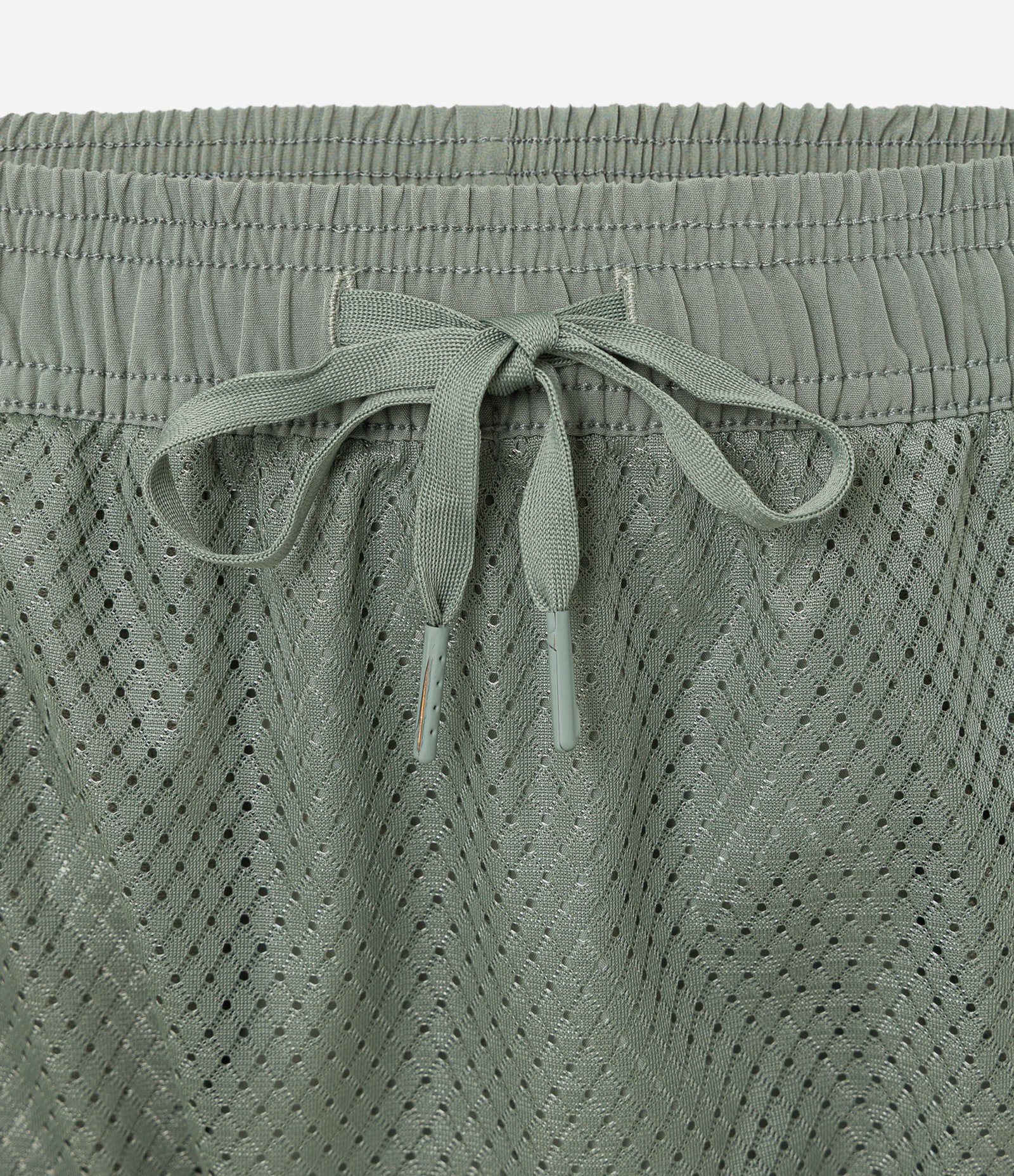 Bermuda Esportiva com Estampa Localizada Refletiva Verde 8