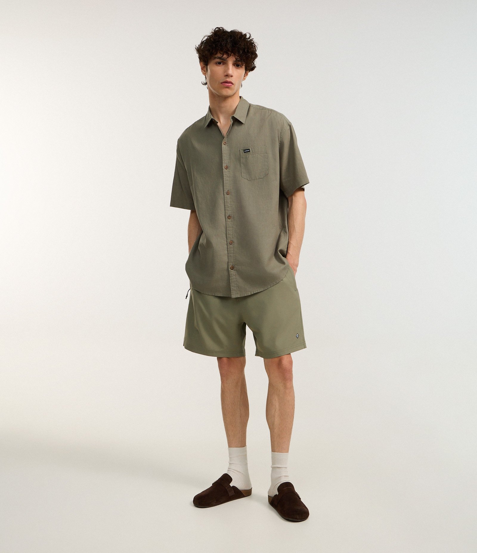 Bermuda com Detalhe de Etiqueta Emborrachada Verde 1