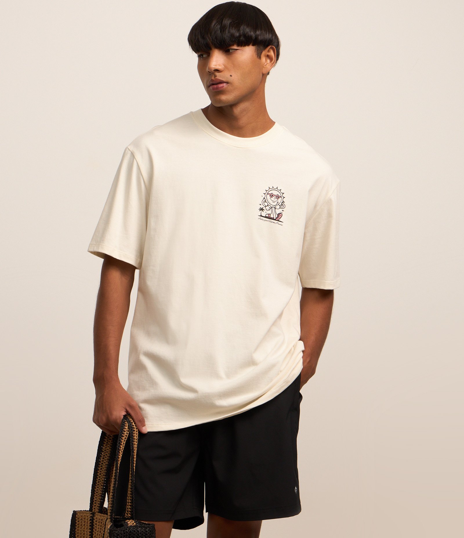 Bermuda com Detalhe de Etiqueta Emborrachada Preto 2