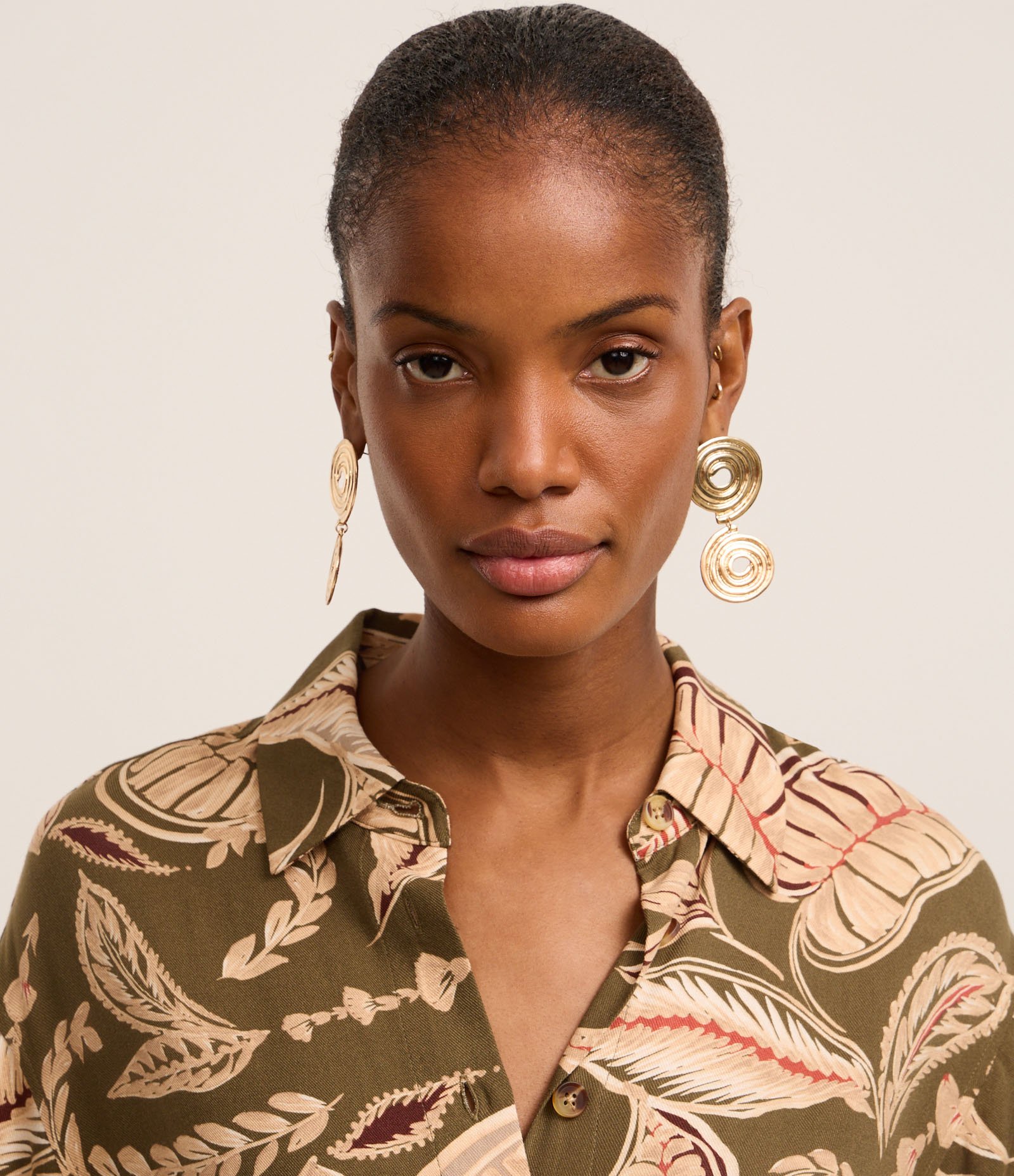 Vestido Boho Chemise Curto em Viscose com Estampa Folhagem Verde 4