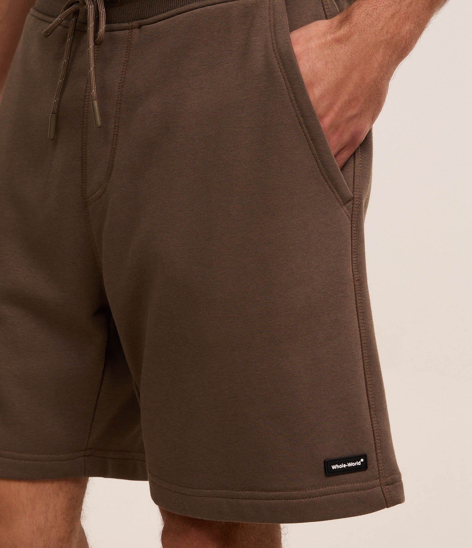 Bermuda Slim em Moletom com Felpa e Bolsos Marrom 3
