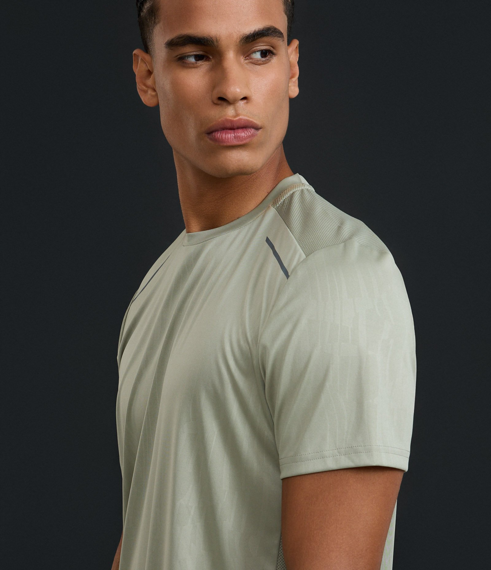 Camiseta Esportiva Tecnologia Dry com Estampa Heat Print Cinza 3