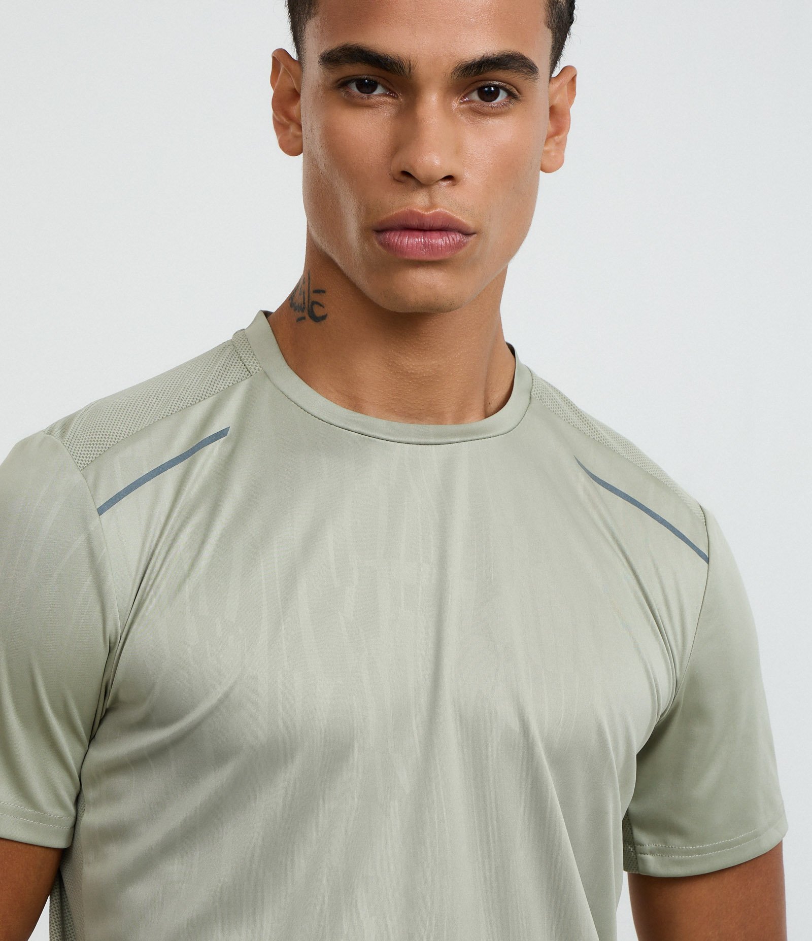 Camiseta Esportiva Tecnologia Dry com Estampa Heat Print Cinza 5