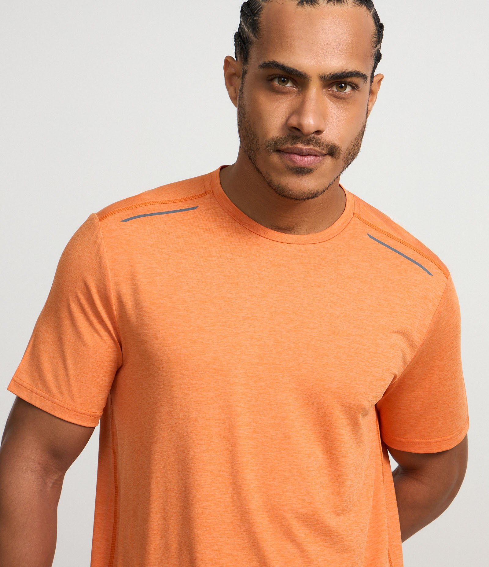 Camiseta Esportiva com Tecnologia Dry e Detalhes Refletivos Laranja 5
