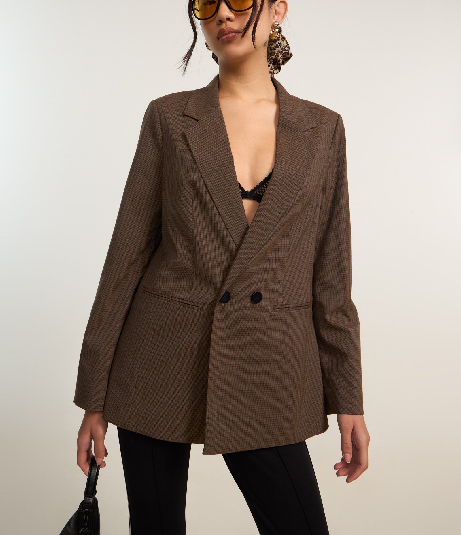 Blazer Amplo Alfaiatado com Lapelas e Botões Duplos Marrom 3