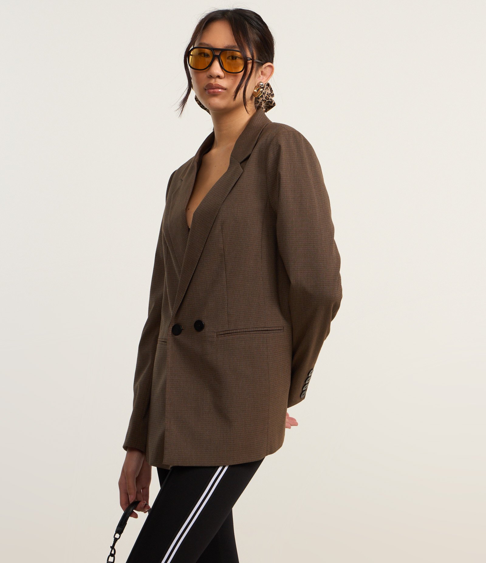 Blazer Amplo Alfaiatado com Lapelas e Botões Duplos Marrom 5