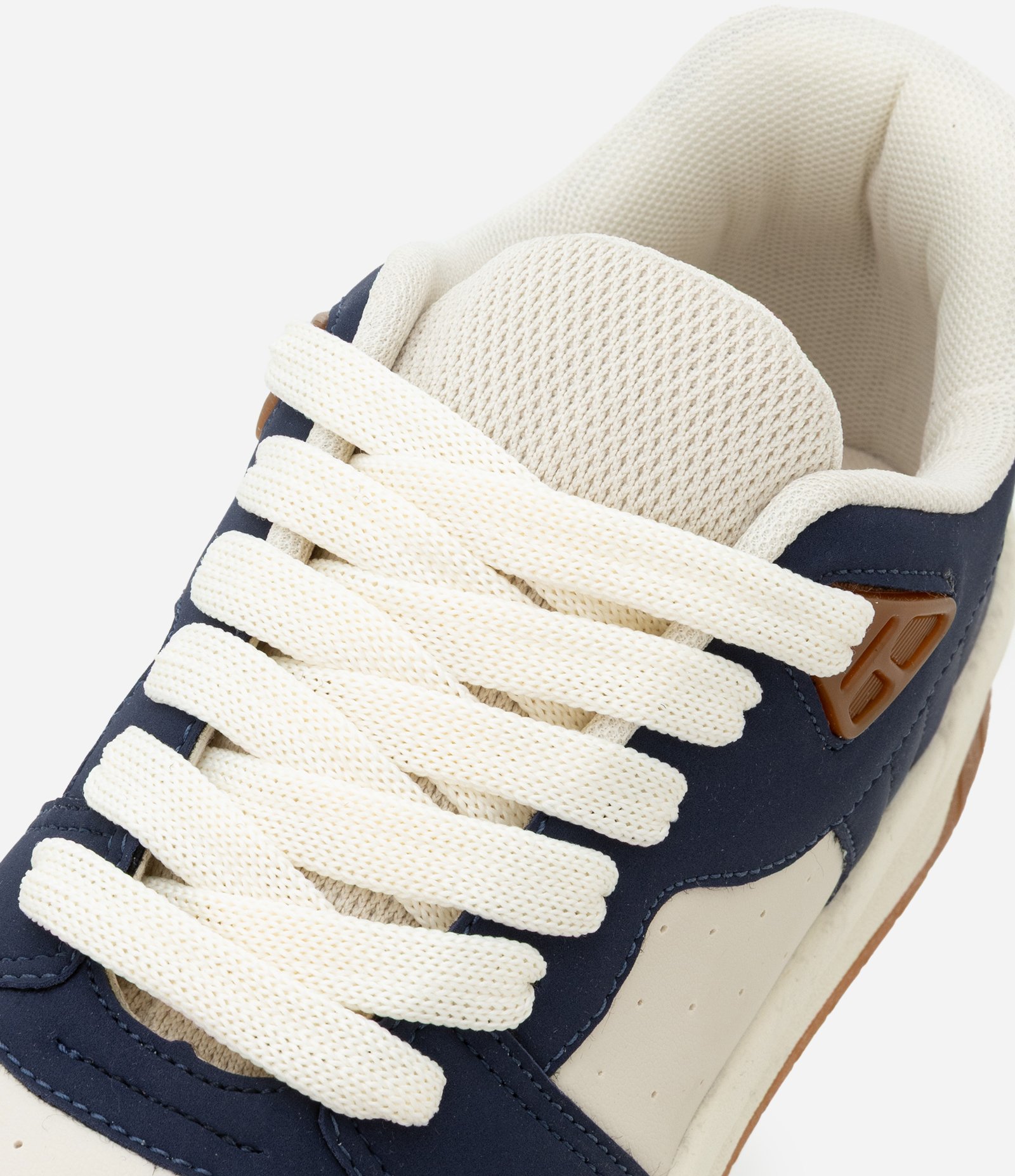 Tênis com Detalhes Contrastantes e Fechamento de Cadarço Off White/ Azul 5