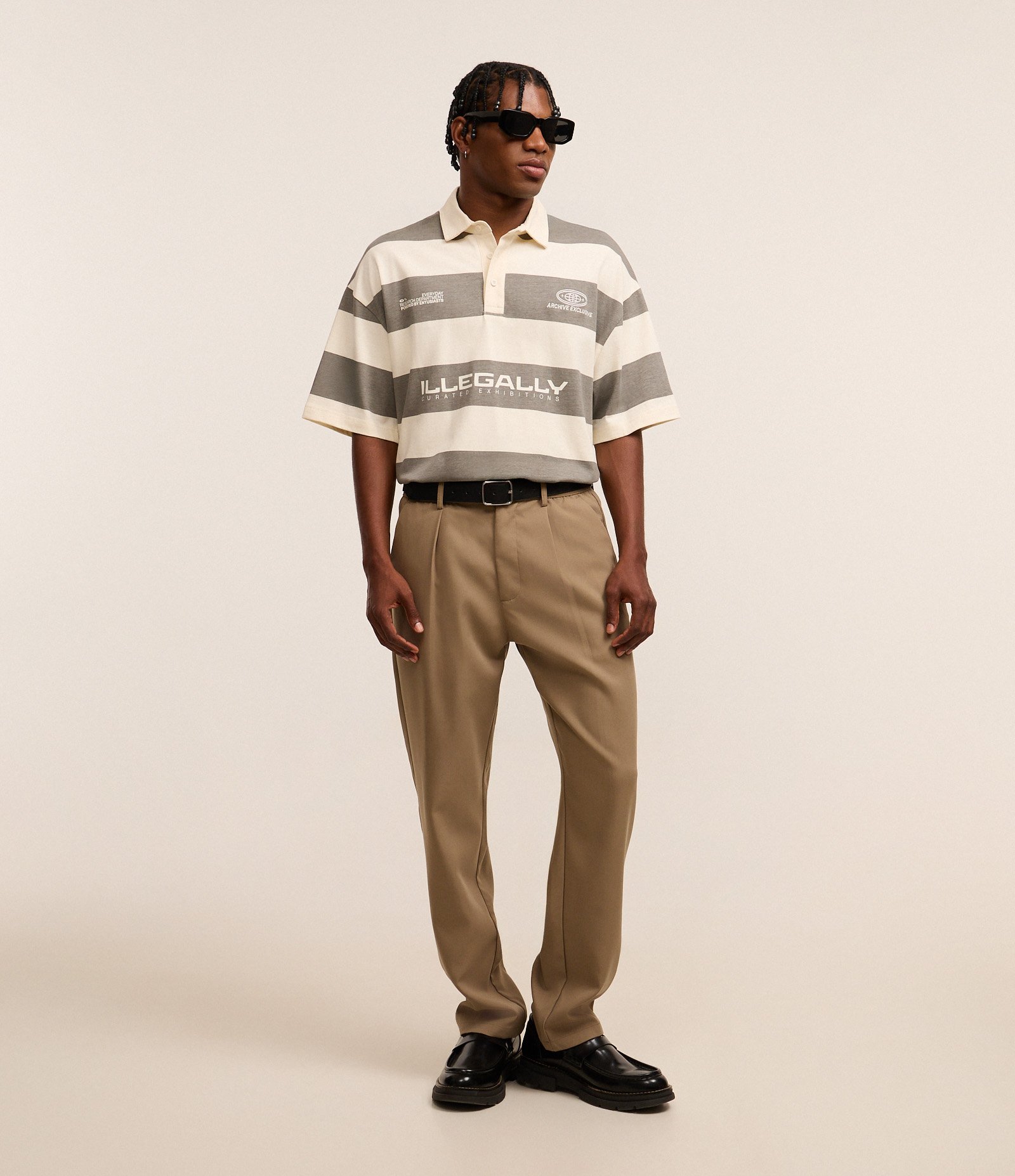 Calça Loose Alfaiatada com Pregas Bege 1