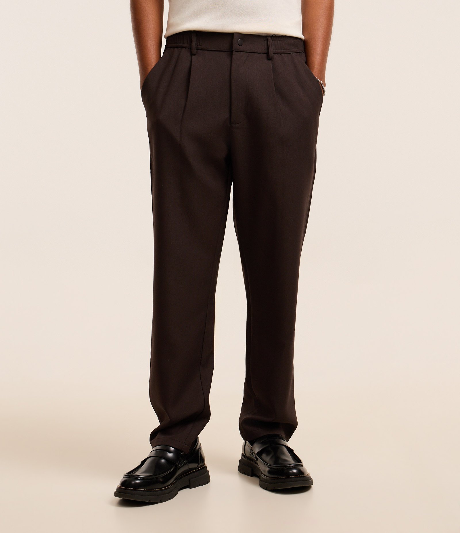 Calça Loose Alfaiatada com Pregas Preto 2