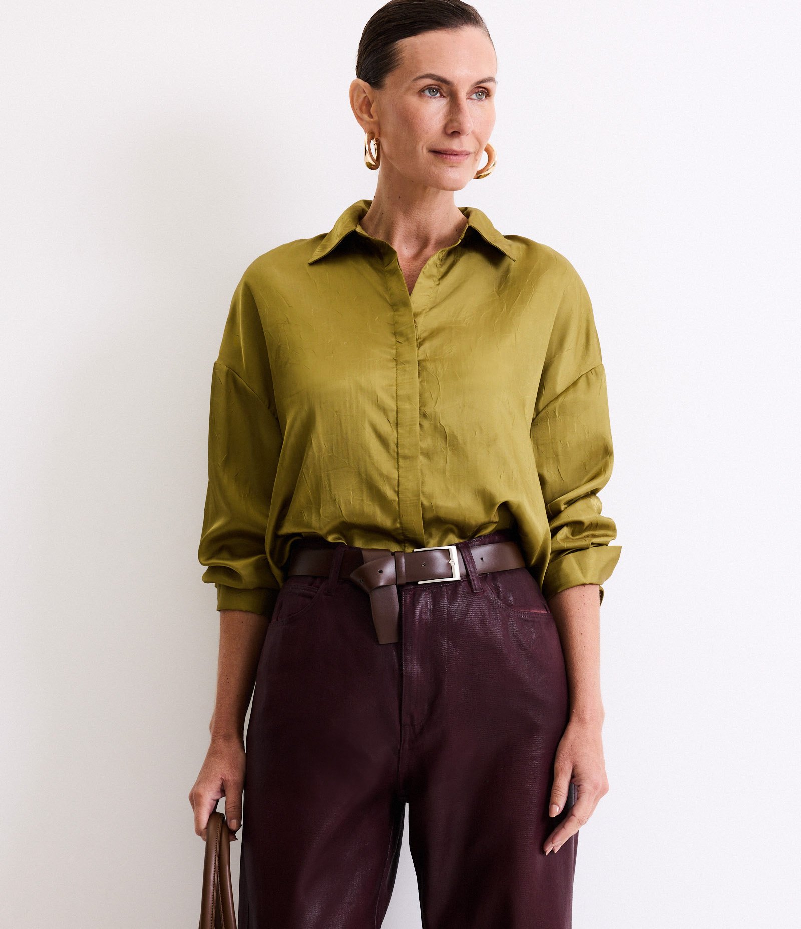 Calça Reta em Jeans Resinado com Cintura Alta Marrom 6