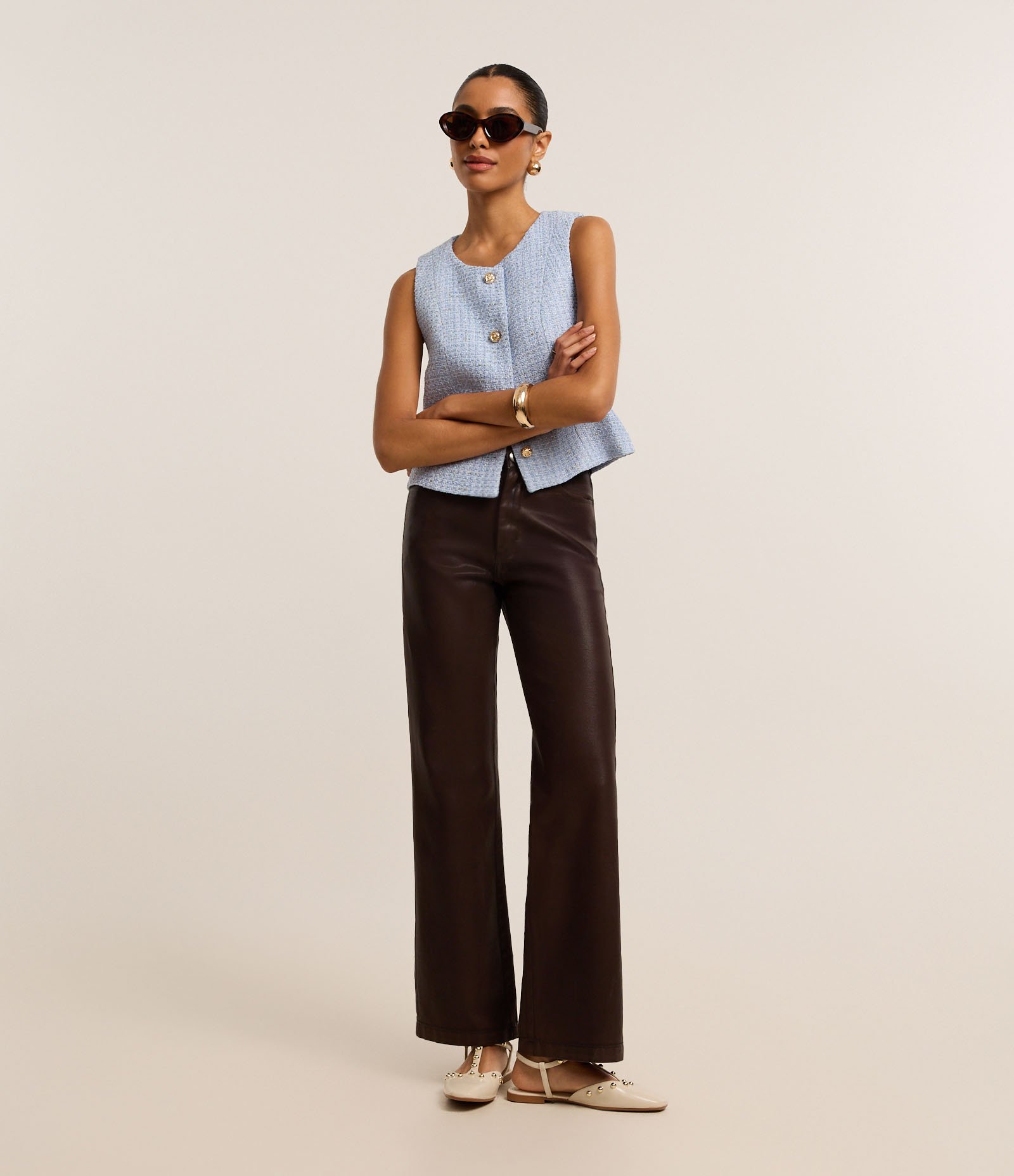 Calça Reta em Jeans Resinado com Cintura Alta Marrom 1