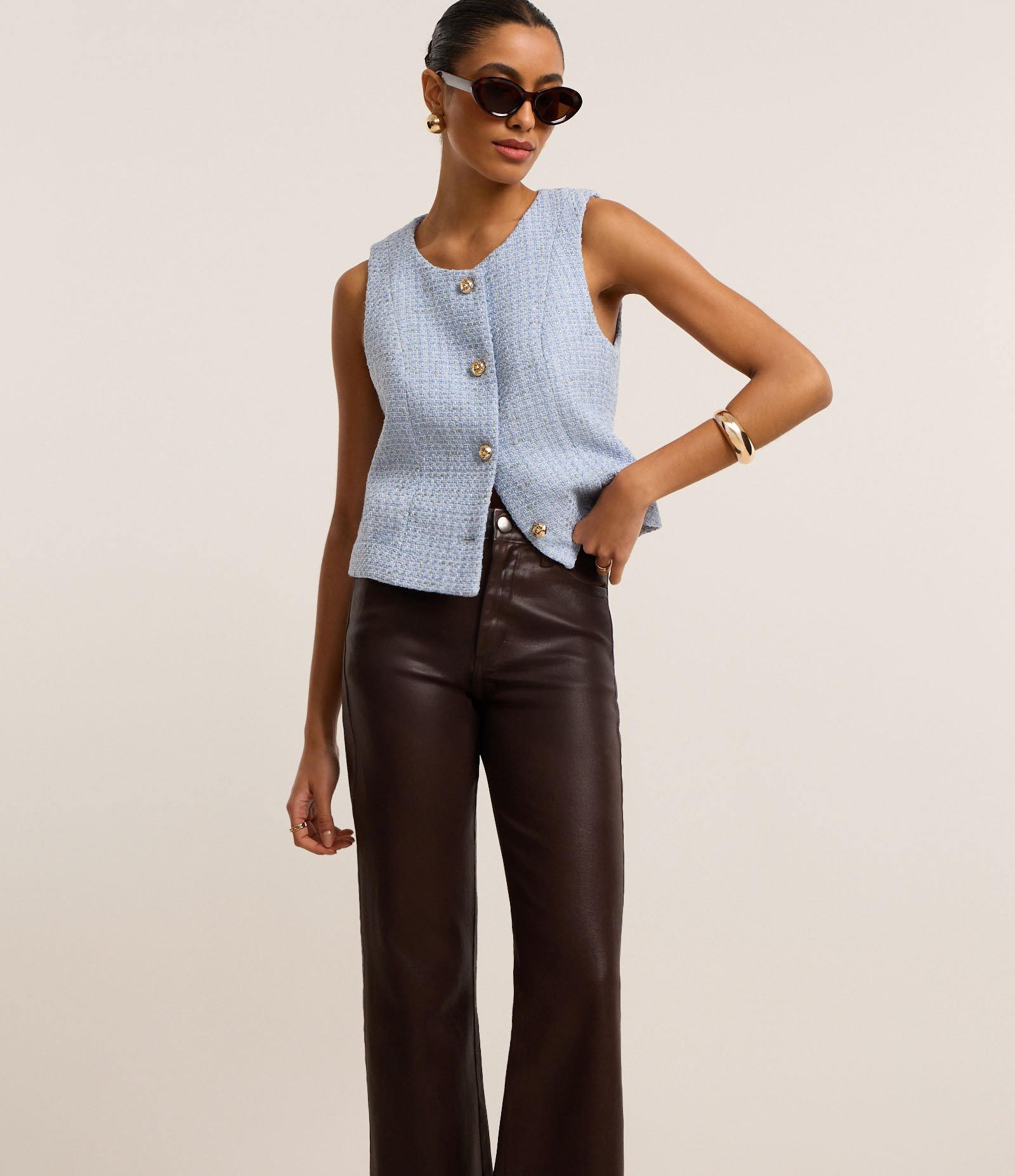 Calça Reta em Jeans Resinado com Cintura Alta Marrom 2