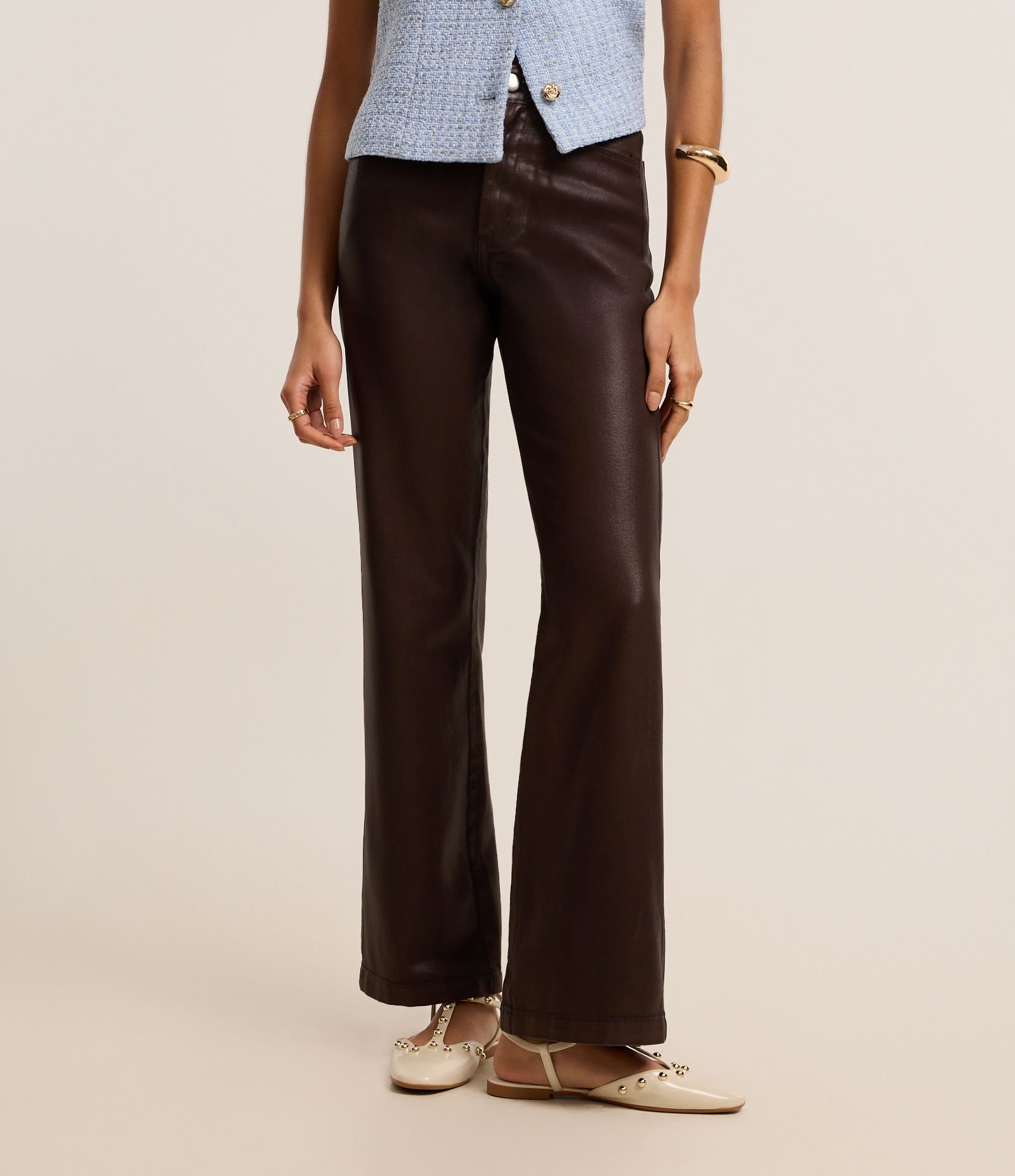 Calça Reta em Jeans Resinado com Cintura Alta Marrom 3