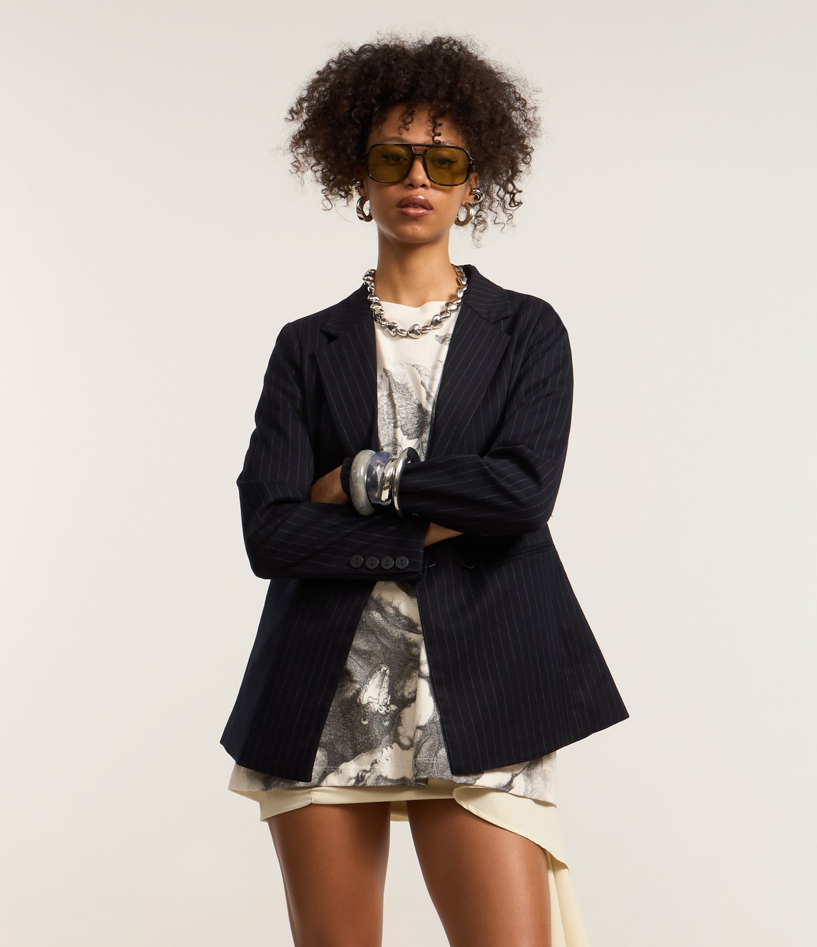 Blazer Alongado em Alfaiataria com Listras e Botões Azul Escuro 1