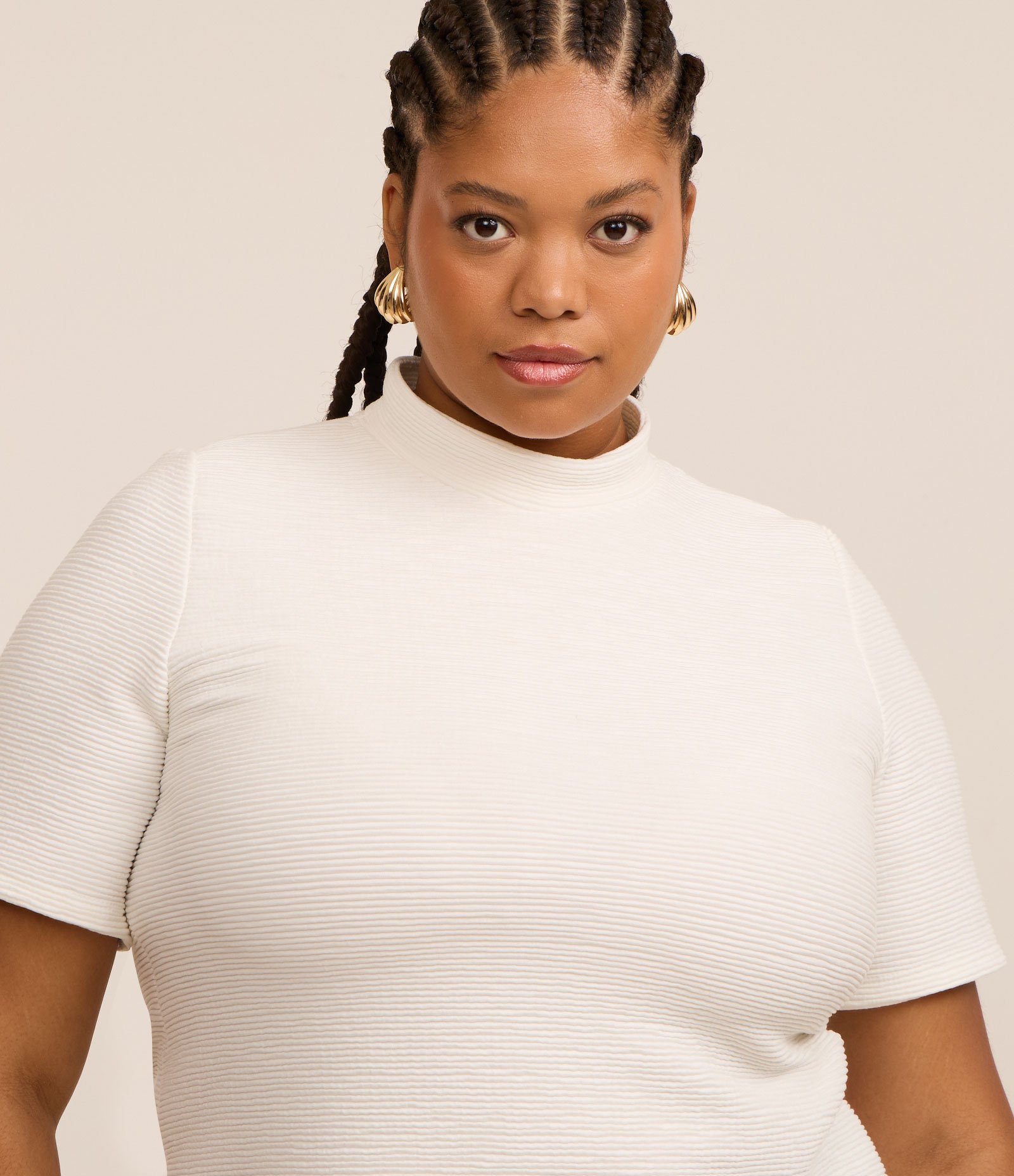 Camiseta Texturizada com Gola Altinha Curve & Plus Size Off White 1