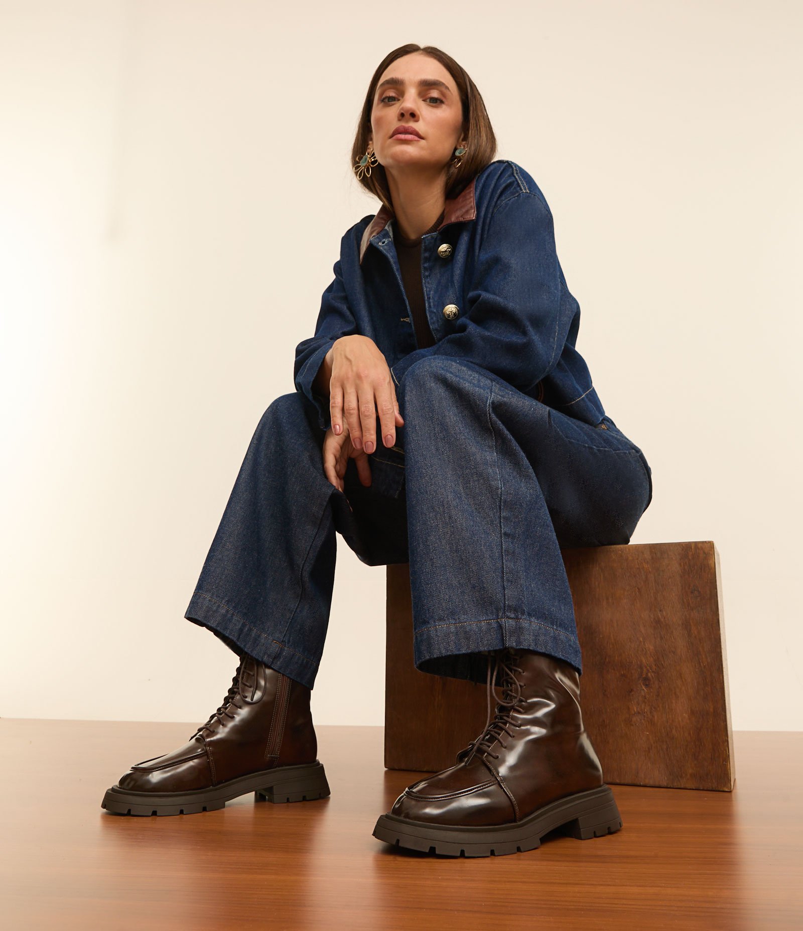 Bota Combat em PU com Cadarço e Bico Redondo Marrom 6