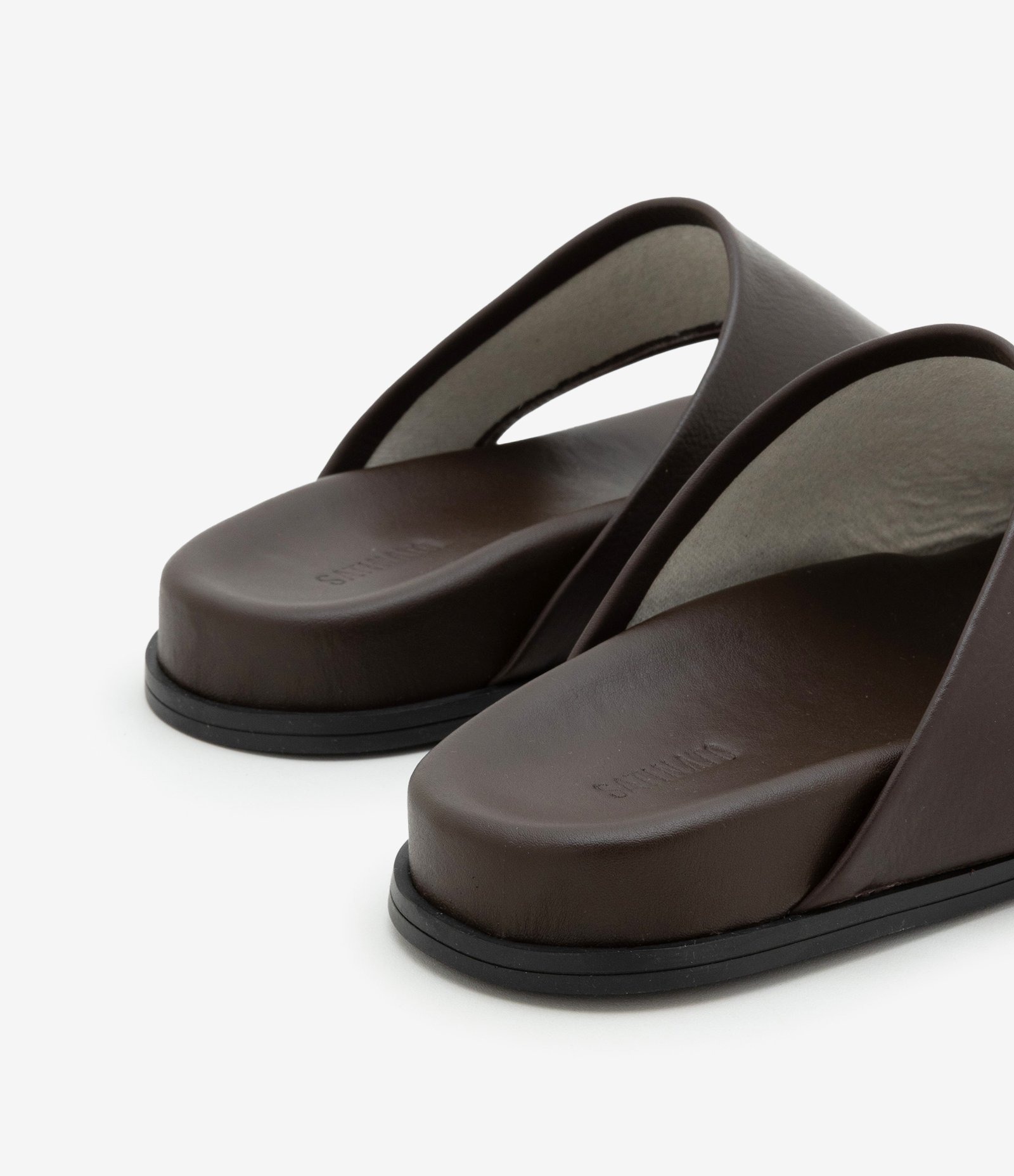 Sandália Rasteira em Couro com Dedeira Marrom 4