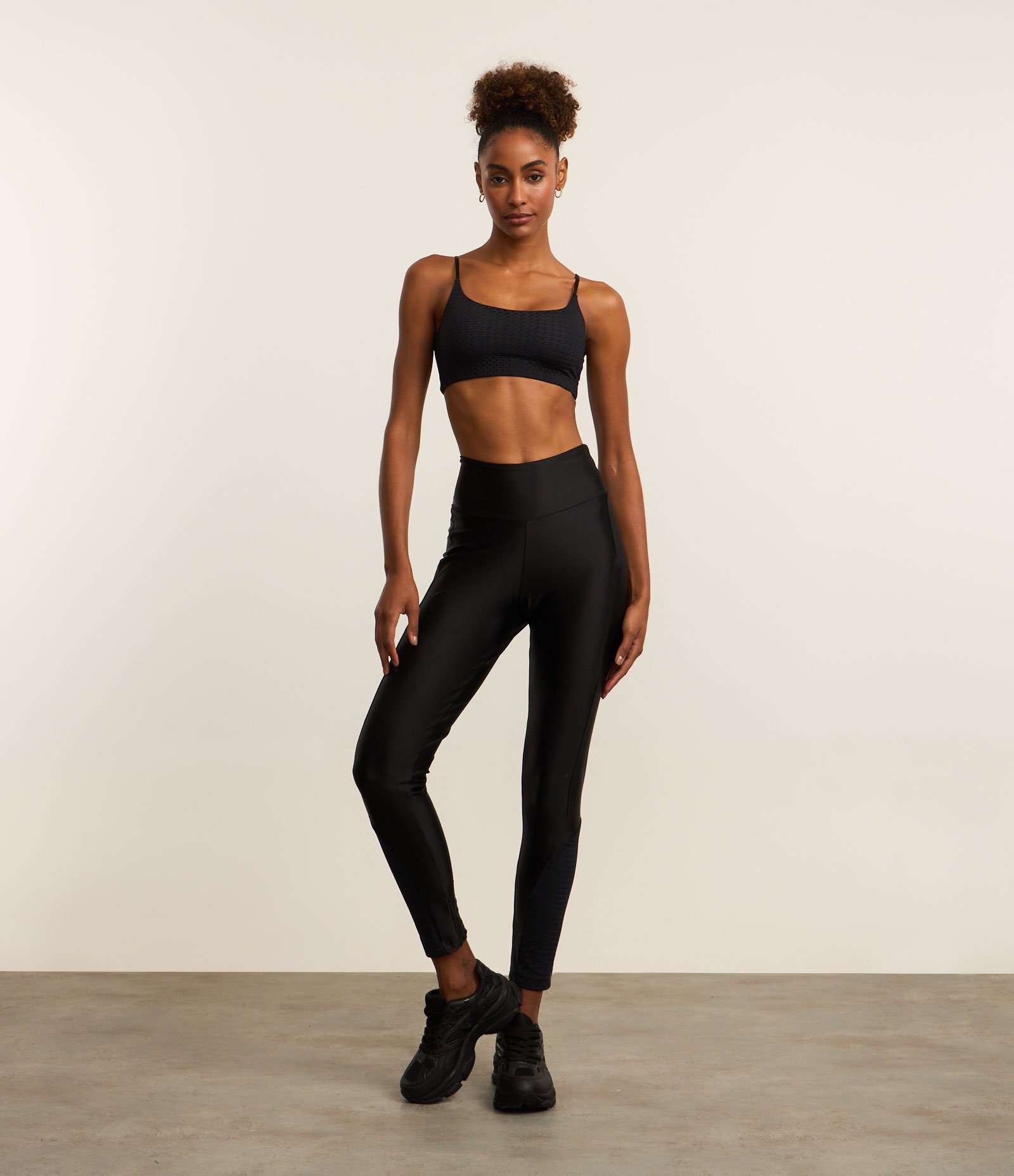 Top Esportivo em Microfibra Texturizada sem Bojo Preto 2