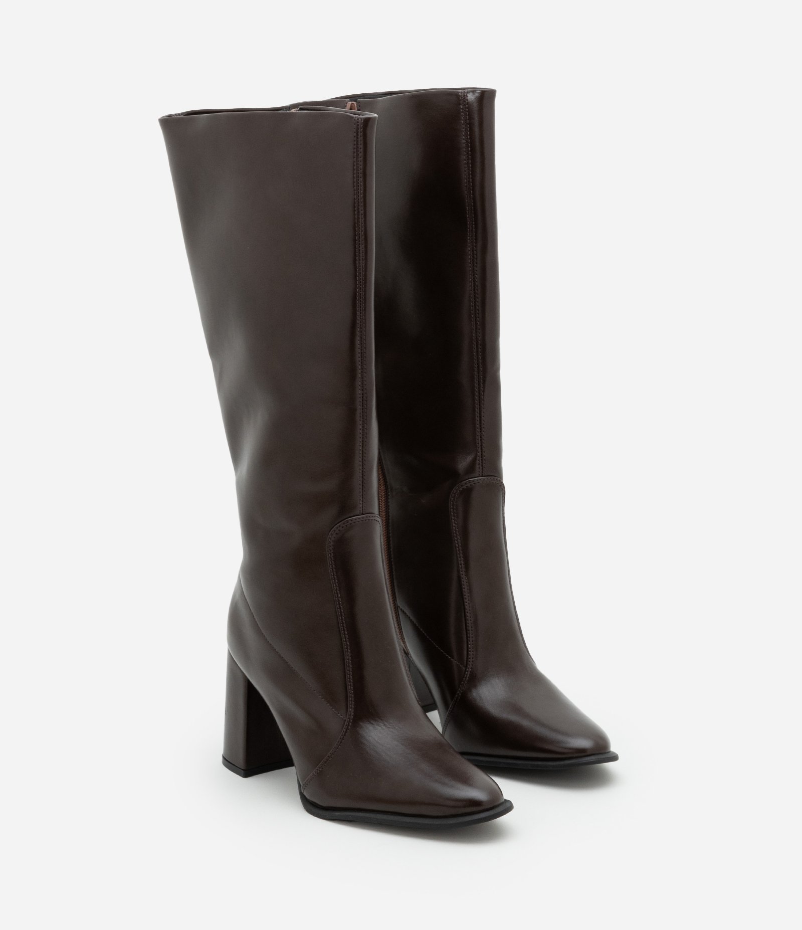 Bota de Cano e Salto Alto com Bico Amendoado Marrom 2