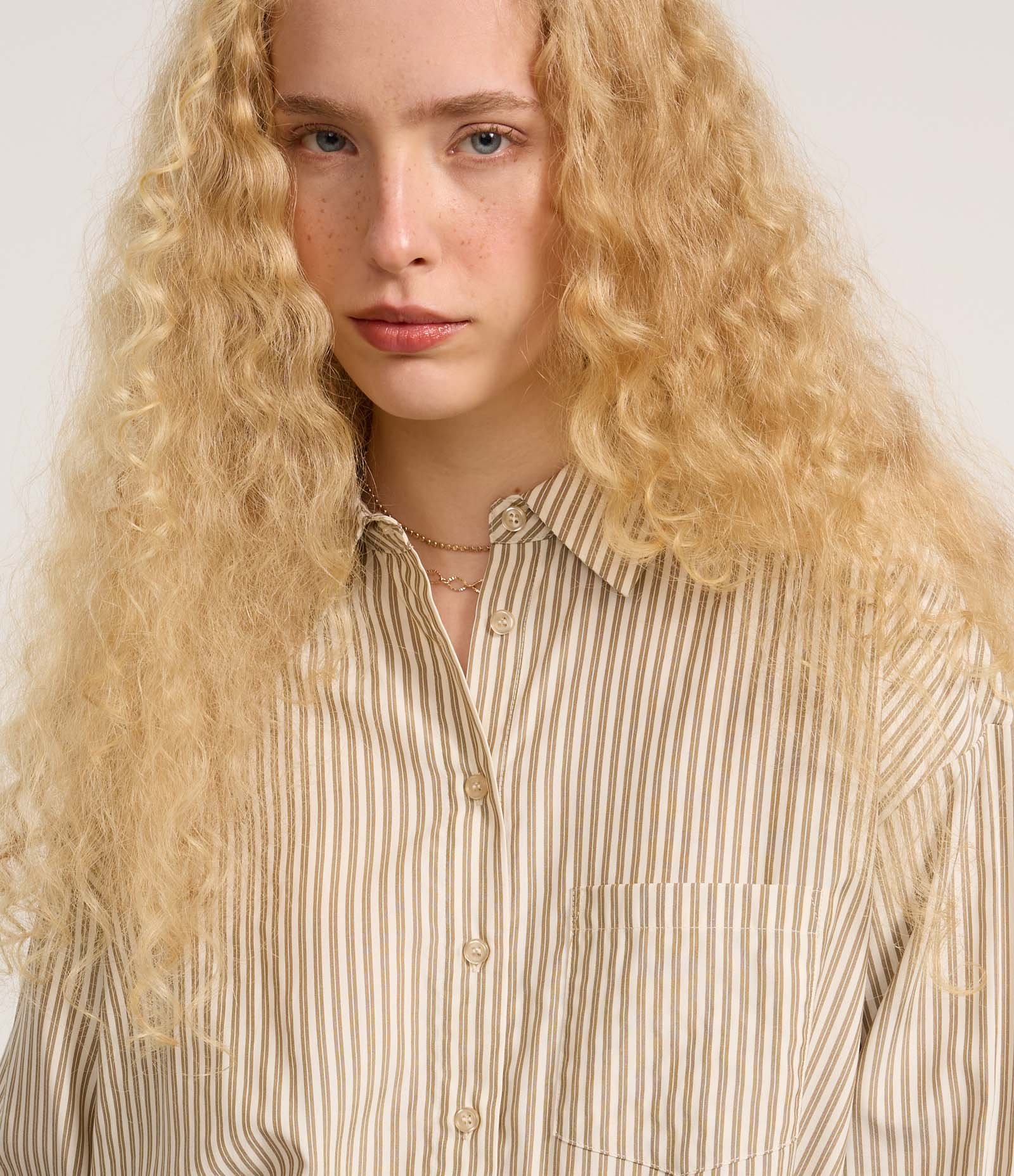 Camisa Alongada em Tricoline Listrada e Punho Largo Verde 3