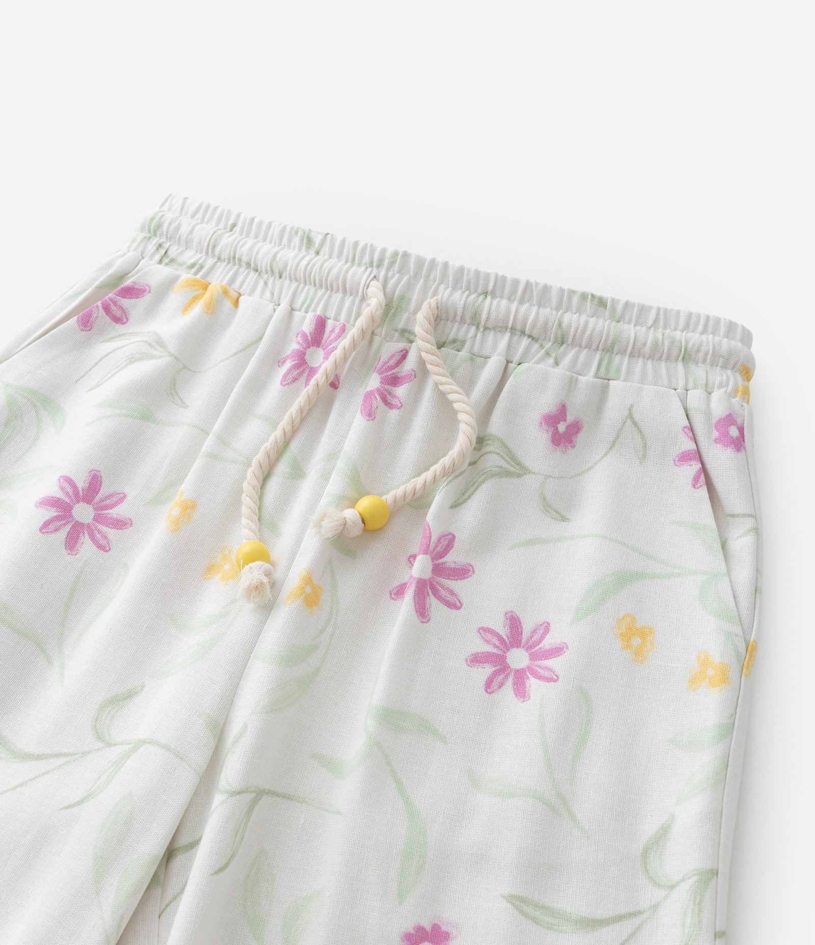 Calça Pantacourt Infantil com Estampa Floral - Tam 5 a 14 Anos Branco 5