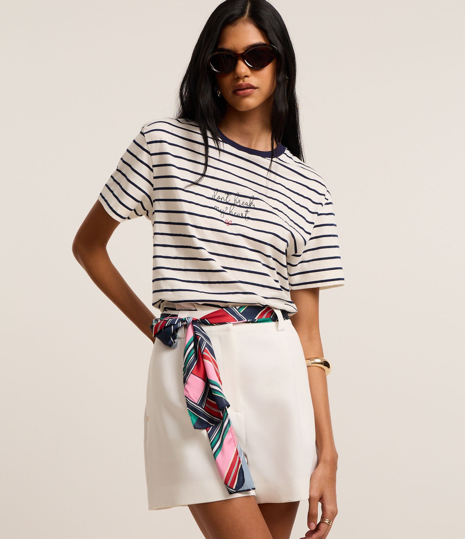 Short Alfaiatado Cintura Alta com Cinto Lenço e Pregas Off White 2