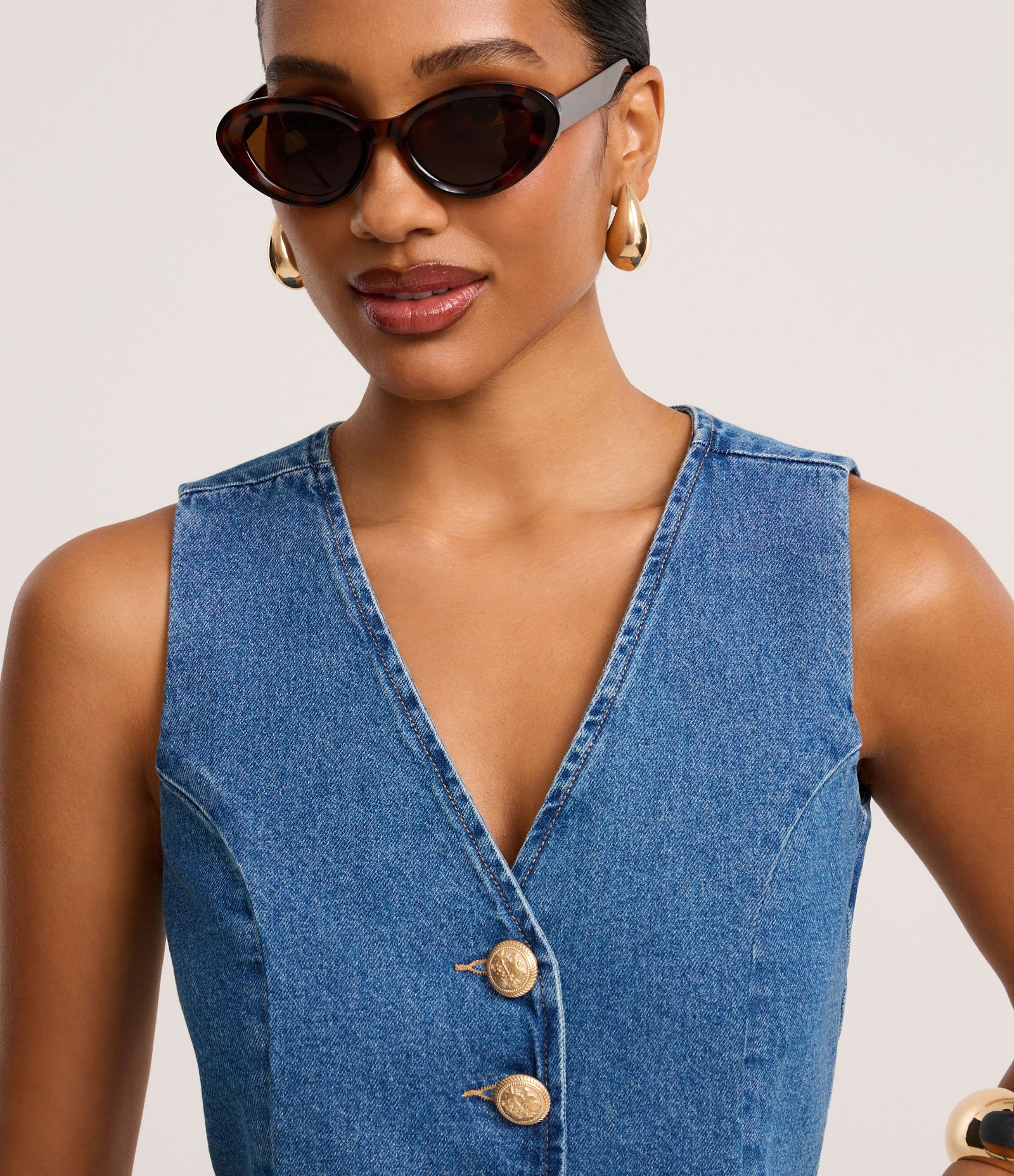 Colete em Jeans com Botões e Barra em V Azul Médio 4