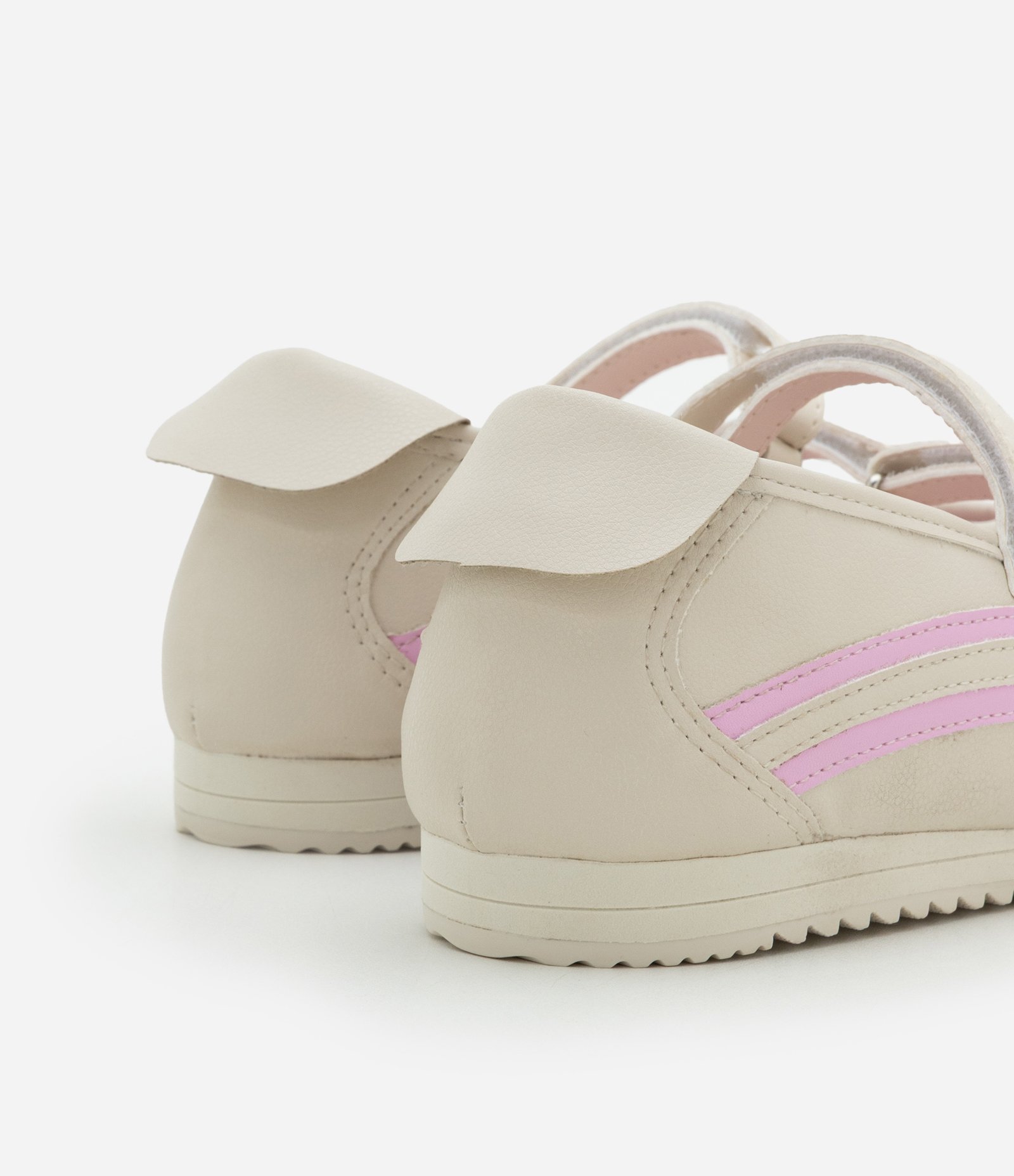 Tênis Sapatilha Chuteira em PU com Detalhe Lateral e Tiras em Velcro Off White/Rosa 3