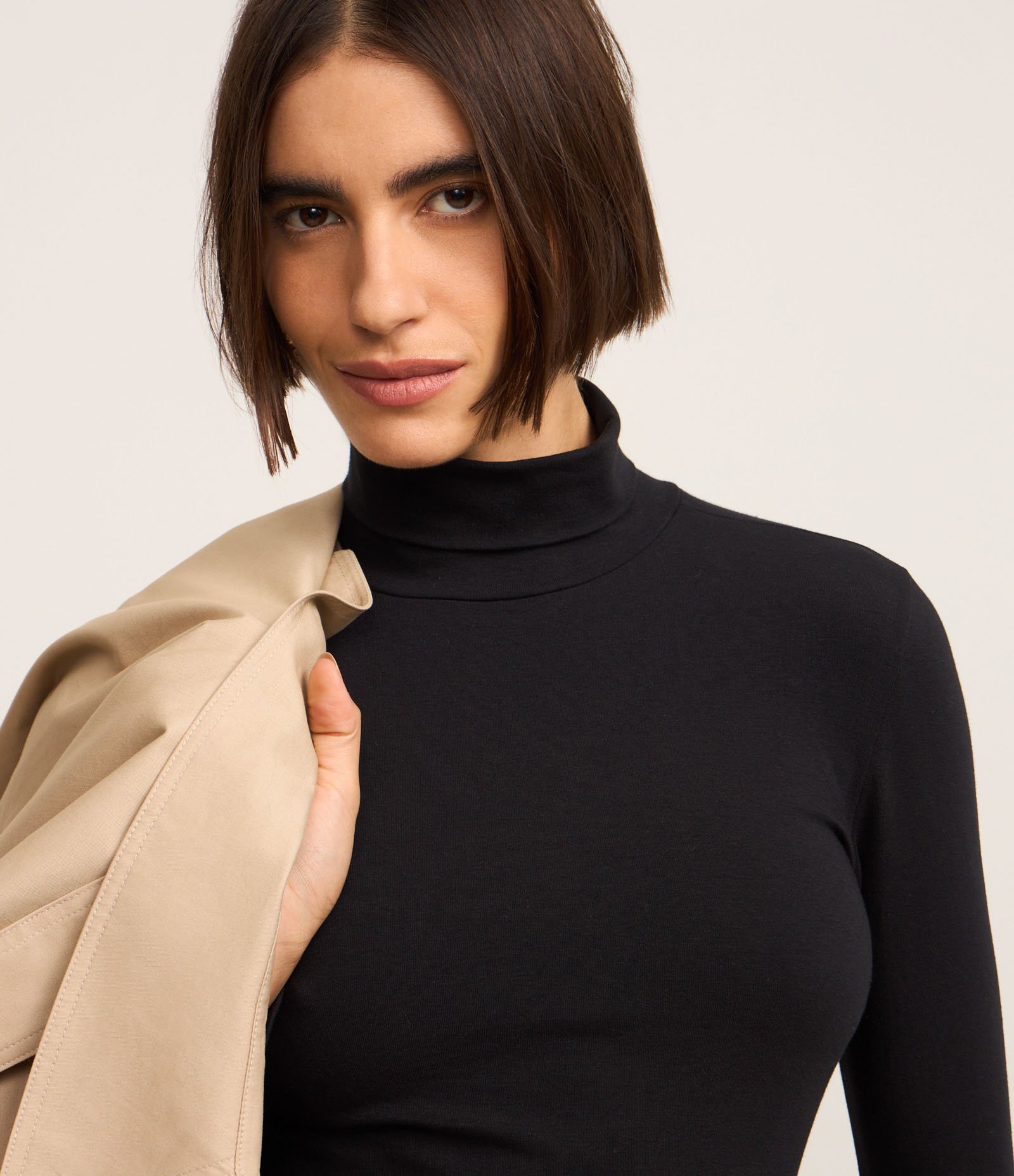 Blusa em Algodão com Golinha Alta Preto 1