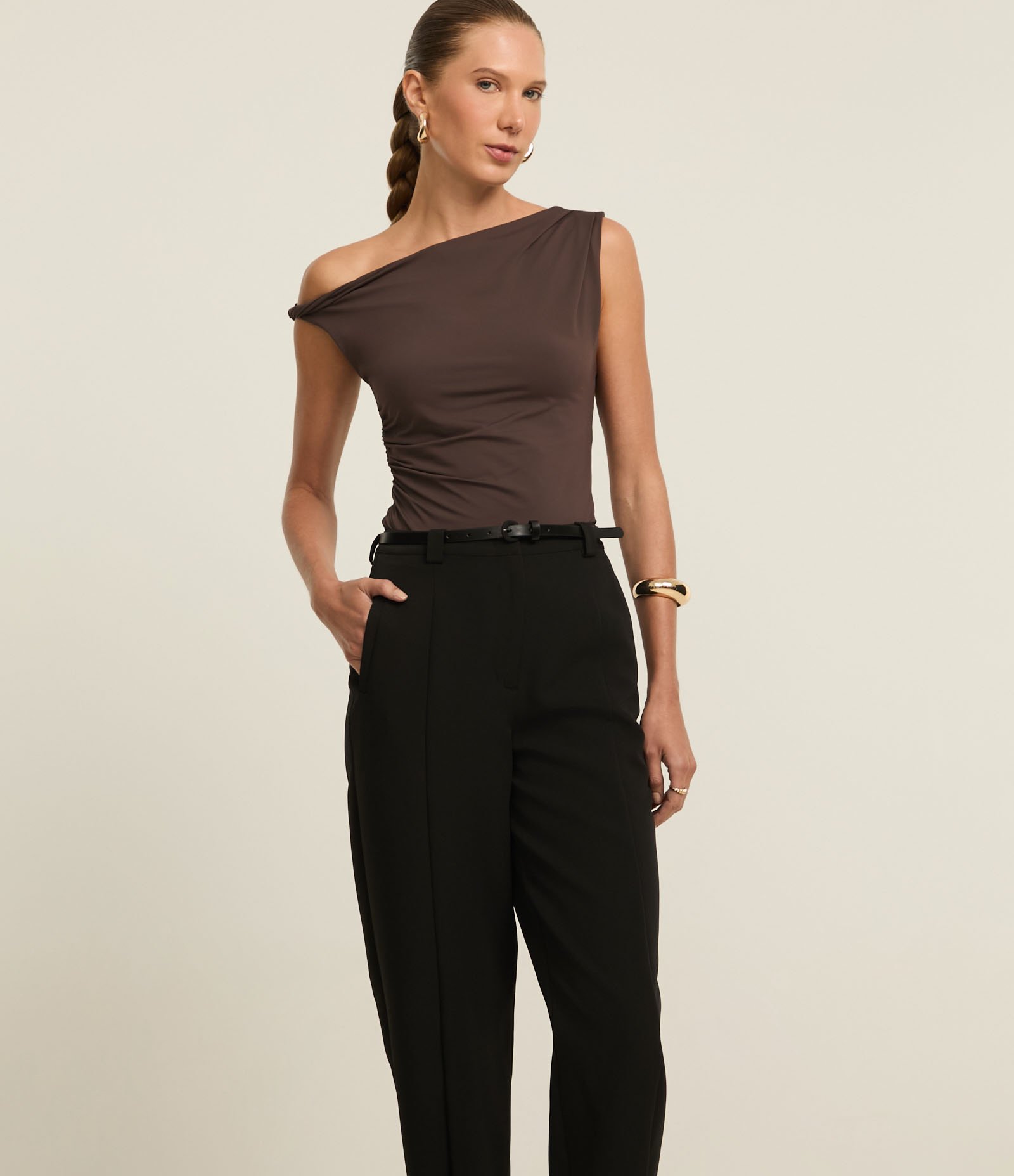 Calça Cenoura Alfaiatada com Cinto Fino de Fivela Forrada Preto 2