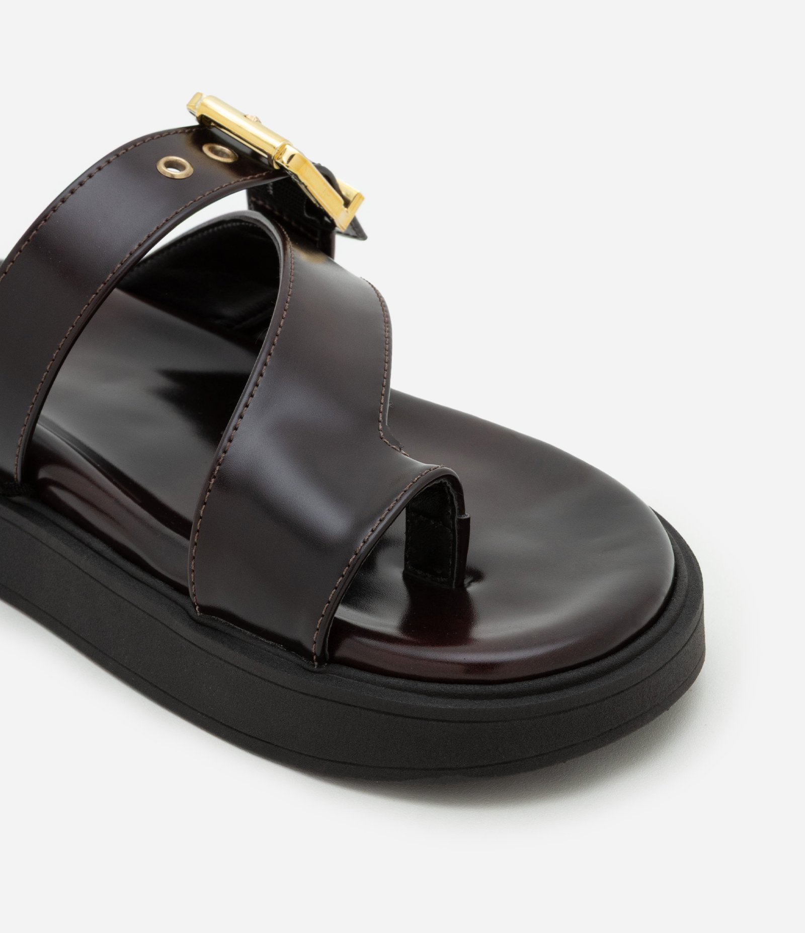 Rasteira em PU com Dedinho e Detalhe de Fivela Marrom Escuro 4