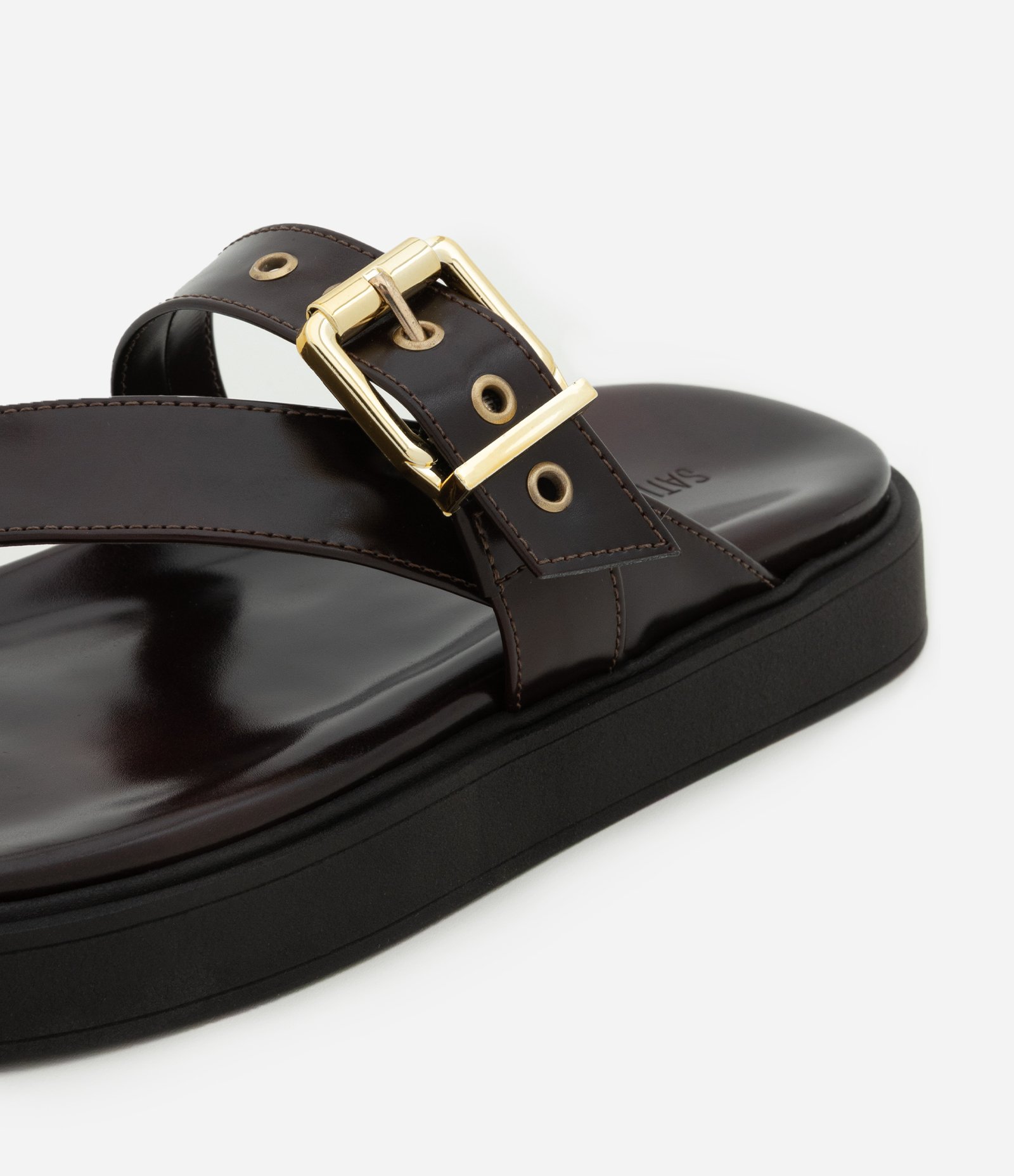 Rasteira em PU com Dedinho e Detalhe de Fivela Marrom Escuro 5