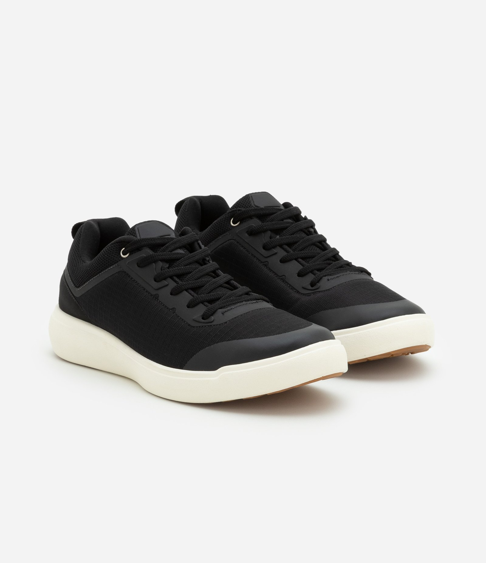 Tênis Casual Sintético com Recortes Preto 2