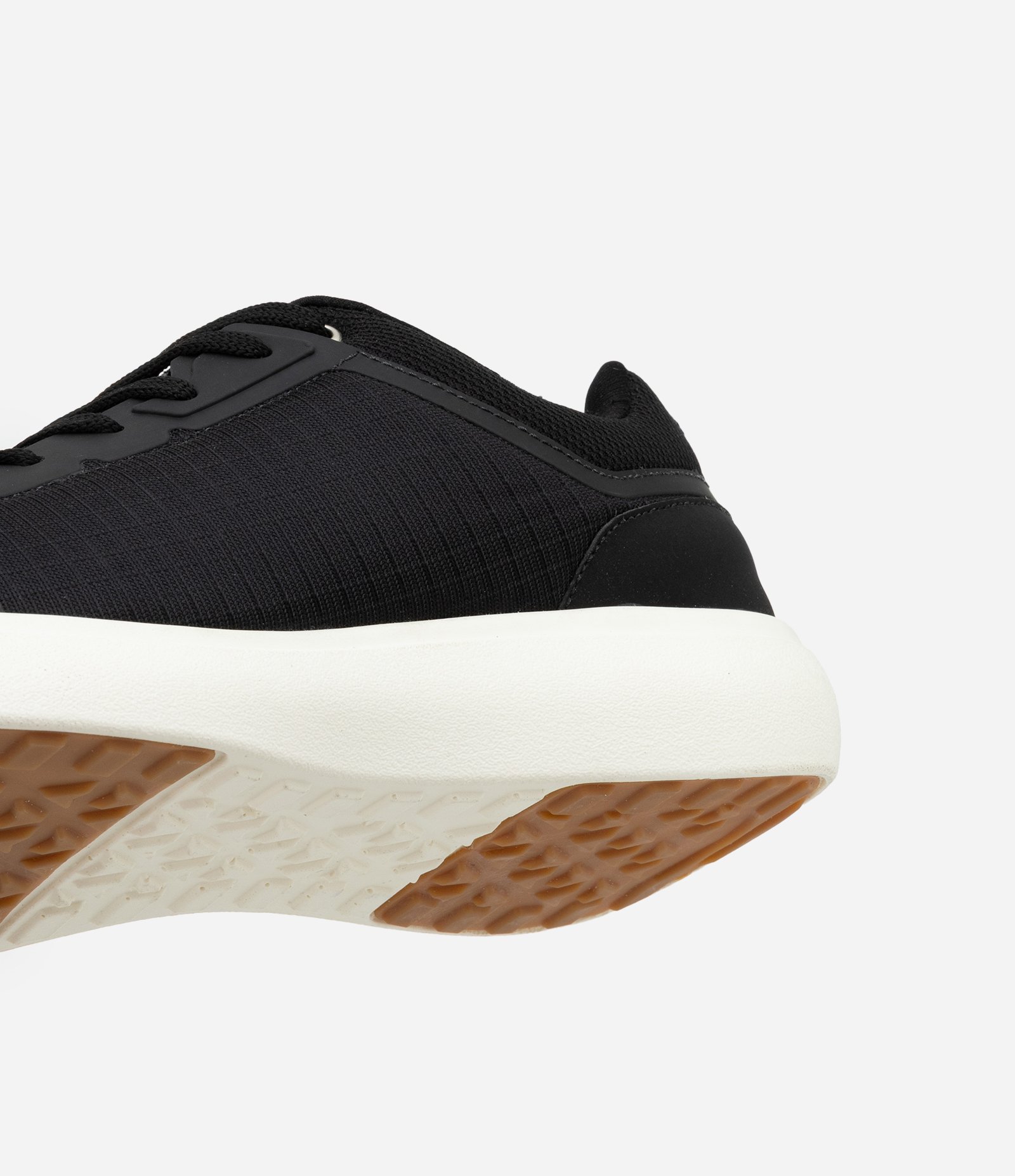 Tênis Casual Sintético com Recortes Preto 4