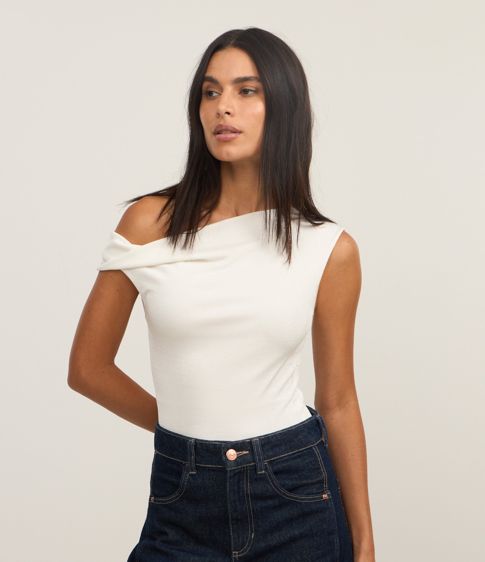 Body com Decote Canoa e Alça Larga 5