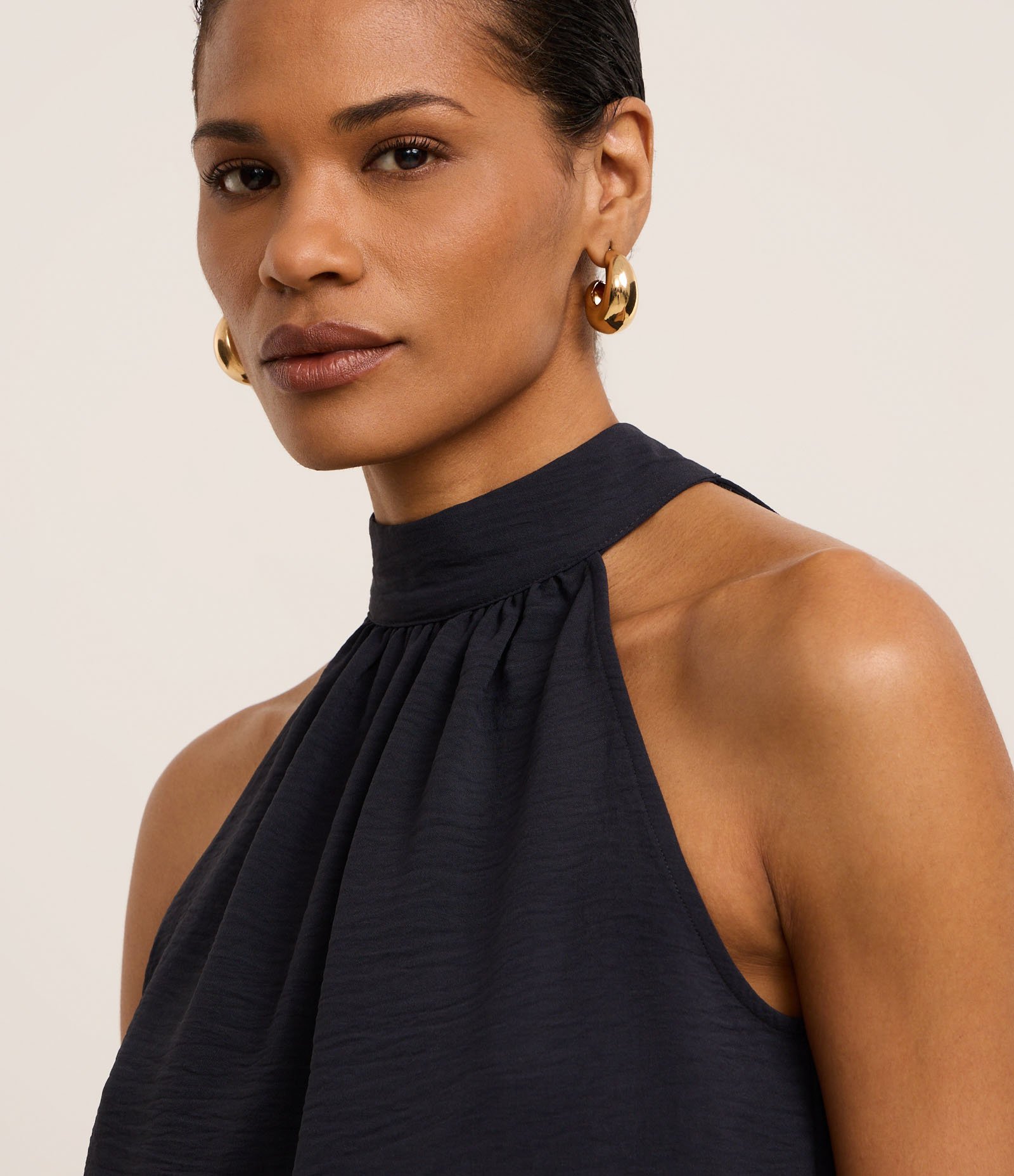 Blusa Frente Única em Crepe com Amarração na Gola Alta Azul Marinho 3