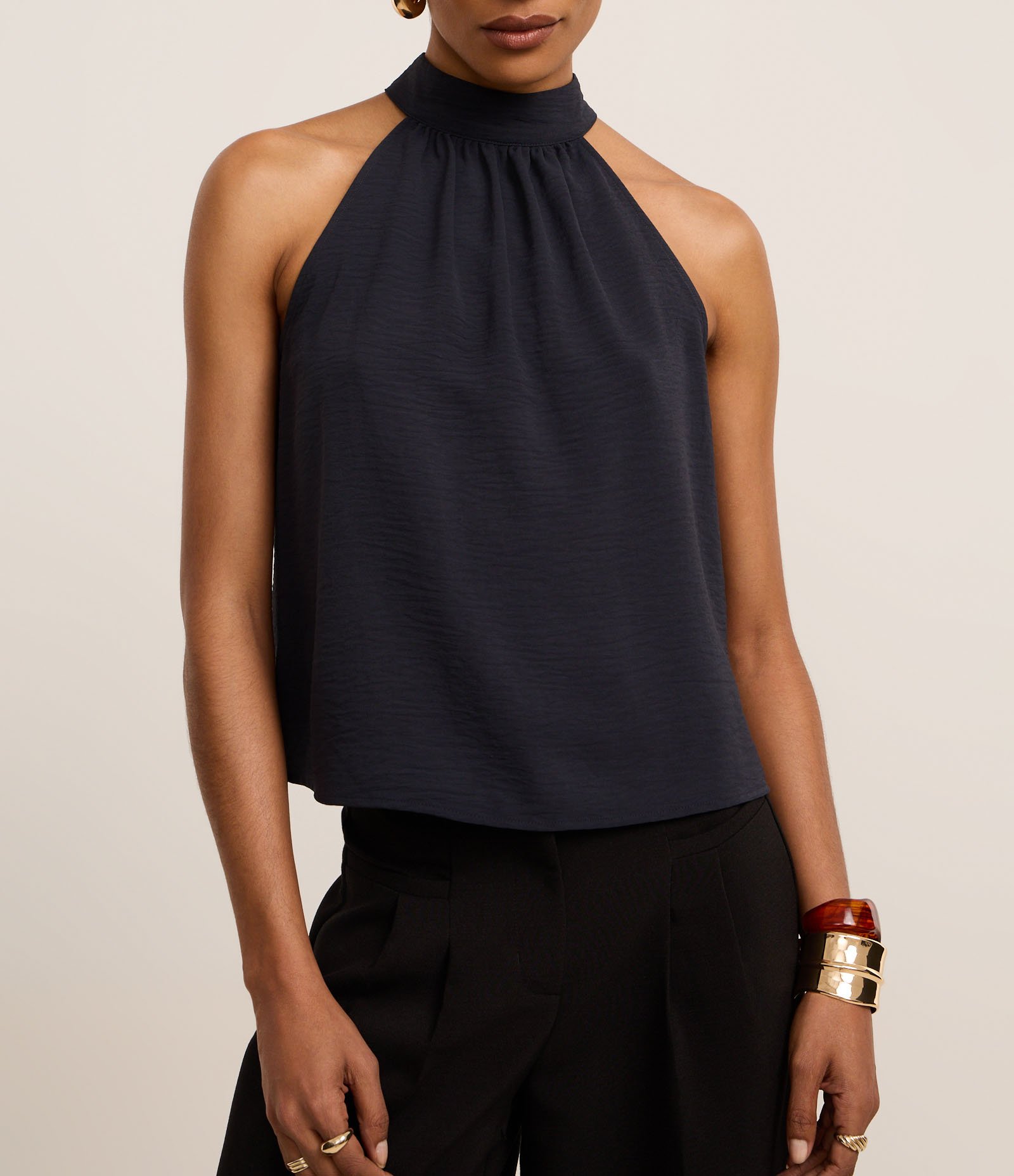 Blusa Frente Única em Crepe com Amarração na Gola Alta Azul Marinho 4